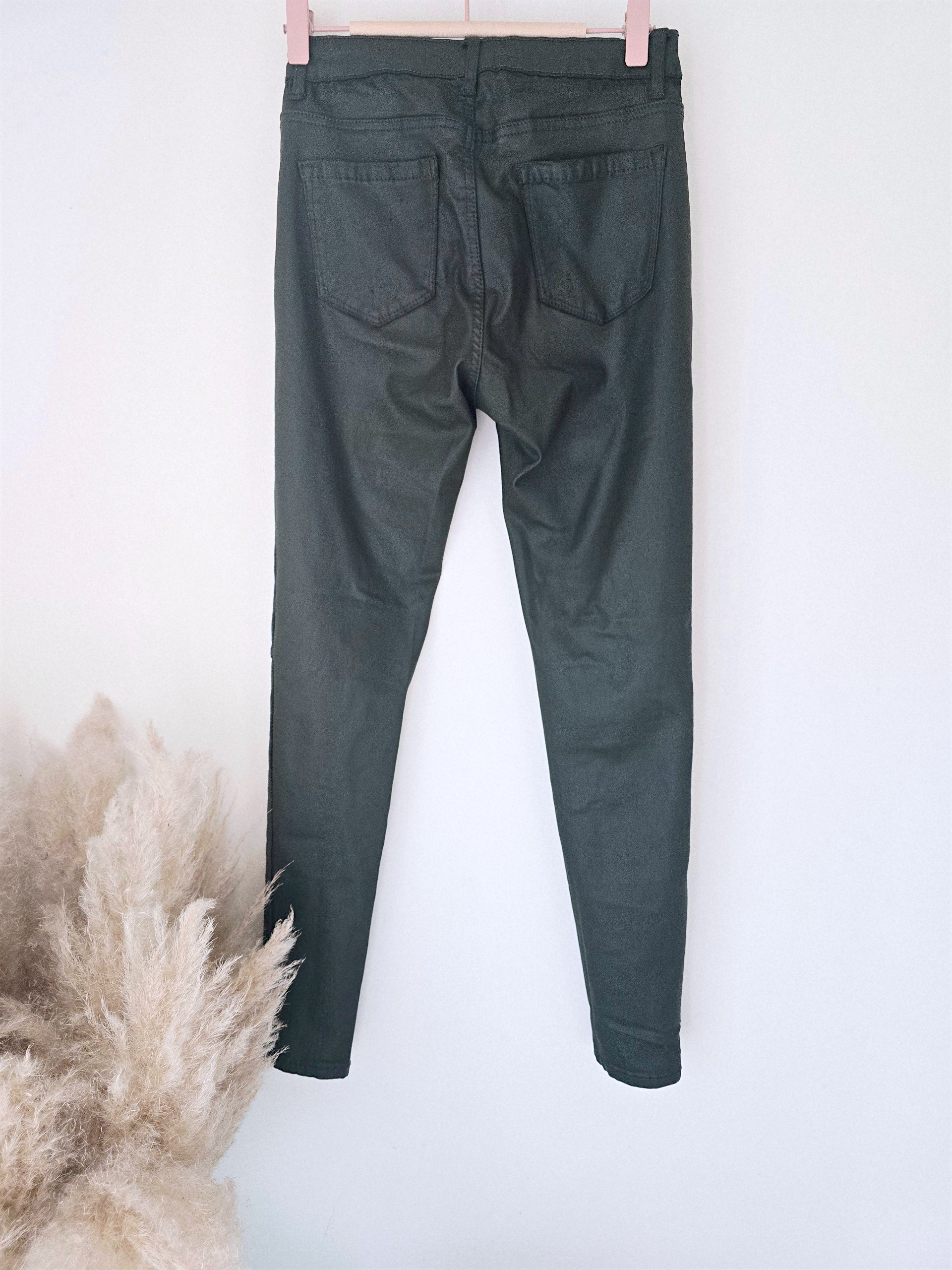Pantalon slim huilé vert kaki - 𝐌𝐚𝐫𝐢𝐧𝐚𝟒𝟒𝐟𝐚𝐦𝐢𝐥𝐲