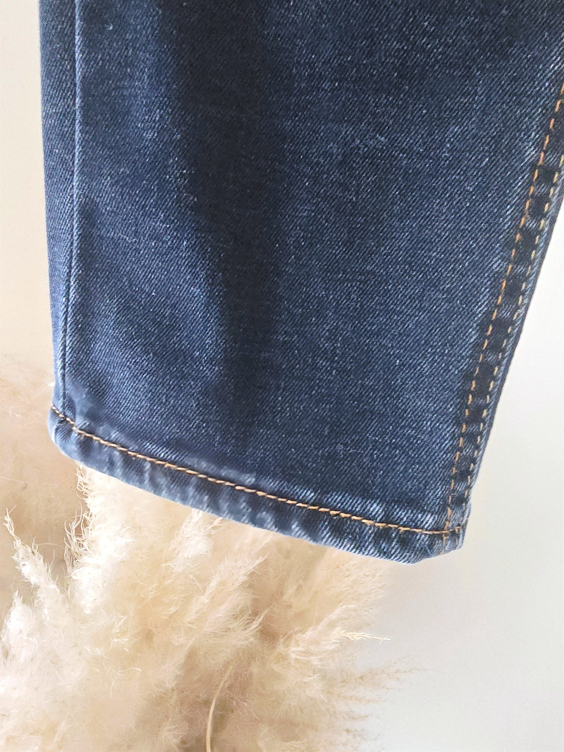 Jean bleu brut demi curve - 𝐌𝐚𝐫𝐢𝐧𝐚𝟒𝟒𝐟𝐚𝐦𝐢𝐥𝐲