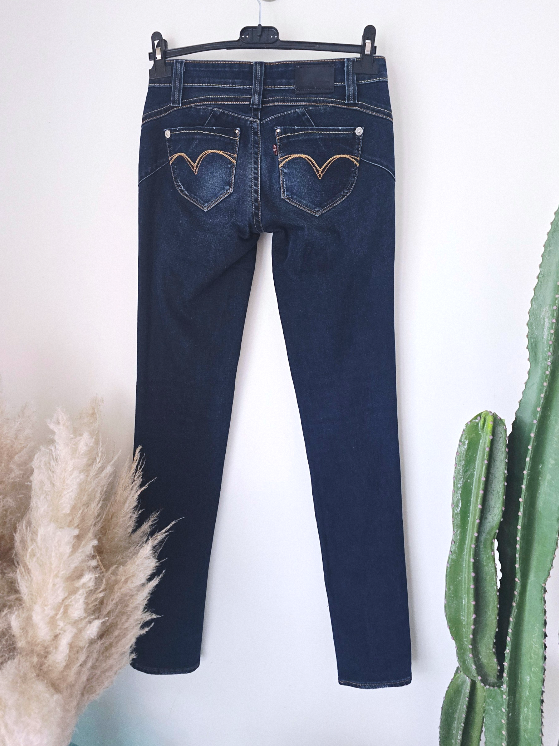 Jean bleu brut demi curve - 𝐌𝐚𝐫𝐢𝐧𝐚𝟒𝟒𝐟𝐚𝐦𝐢𝐥𝐲