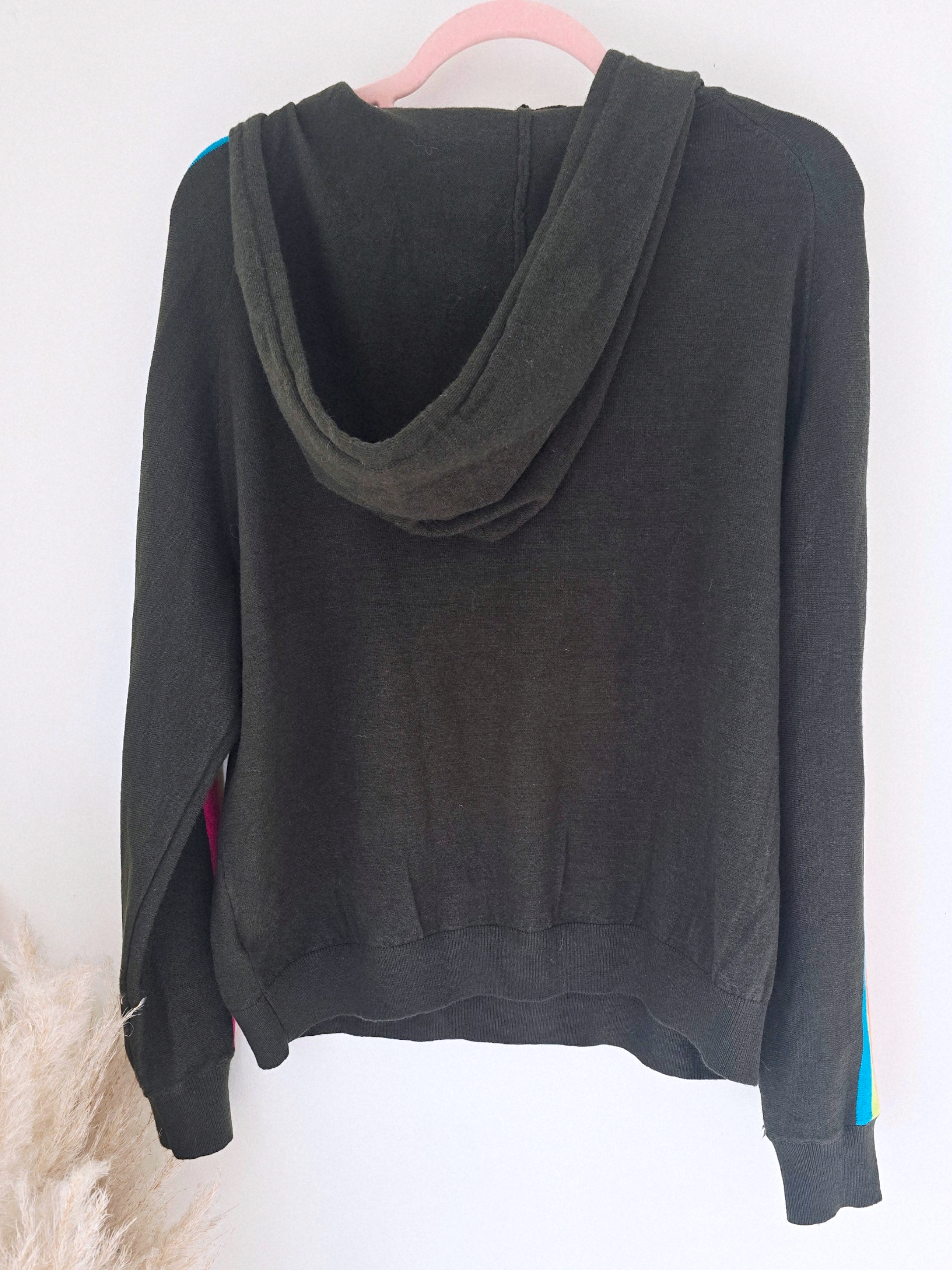 Pull vert kaki à manches arc-en-ciel fluo - 𝐌𝐚𝐫𝐢𝐧𝐚𝟒𝟒𝐟𝐚𝐦𝐢𝐥𝐲