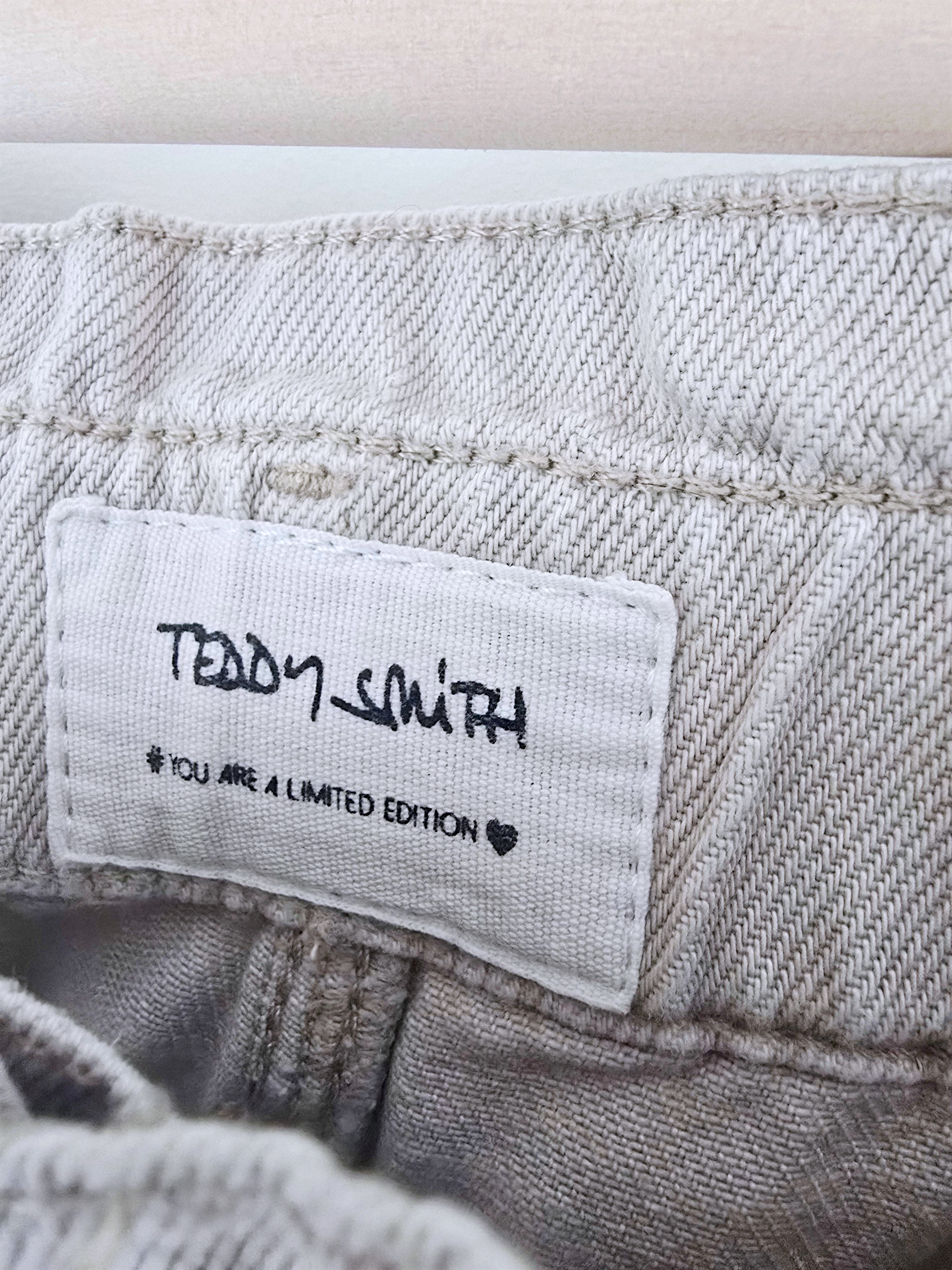 Pantalon beige en coton - 𝐌𝐚𝐫𝐢𝐧𝐚𝟒𝟒𝐟𝐚𝐦𝐢𝐥𝐲