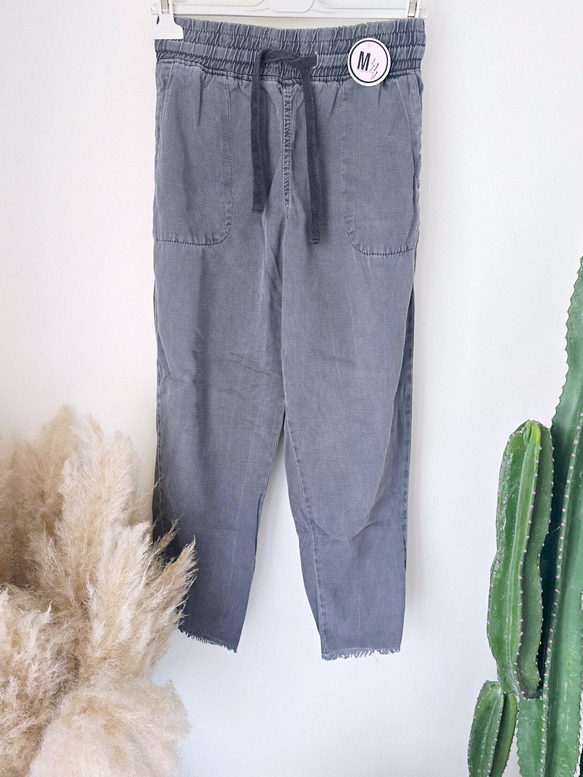 Pantalon gris coupe droite - 𝐌𝐚𝐫𝐢𝐧𝐚𝟒𝟒𝐟𝐚𝐦𝐢𝐥𝐲
