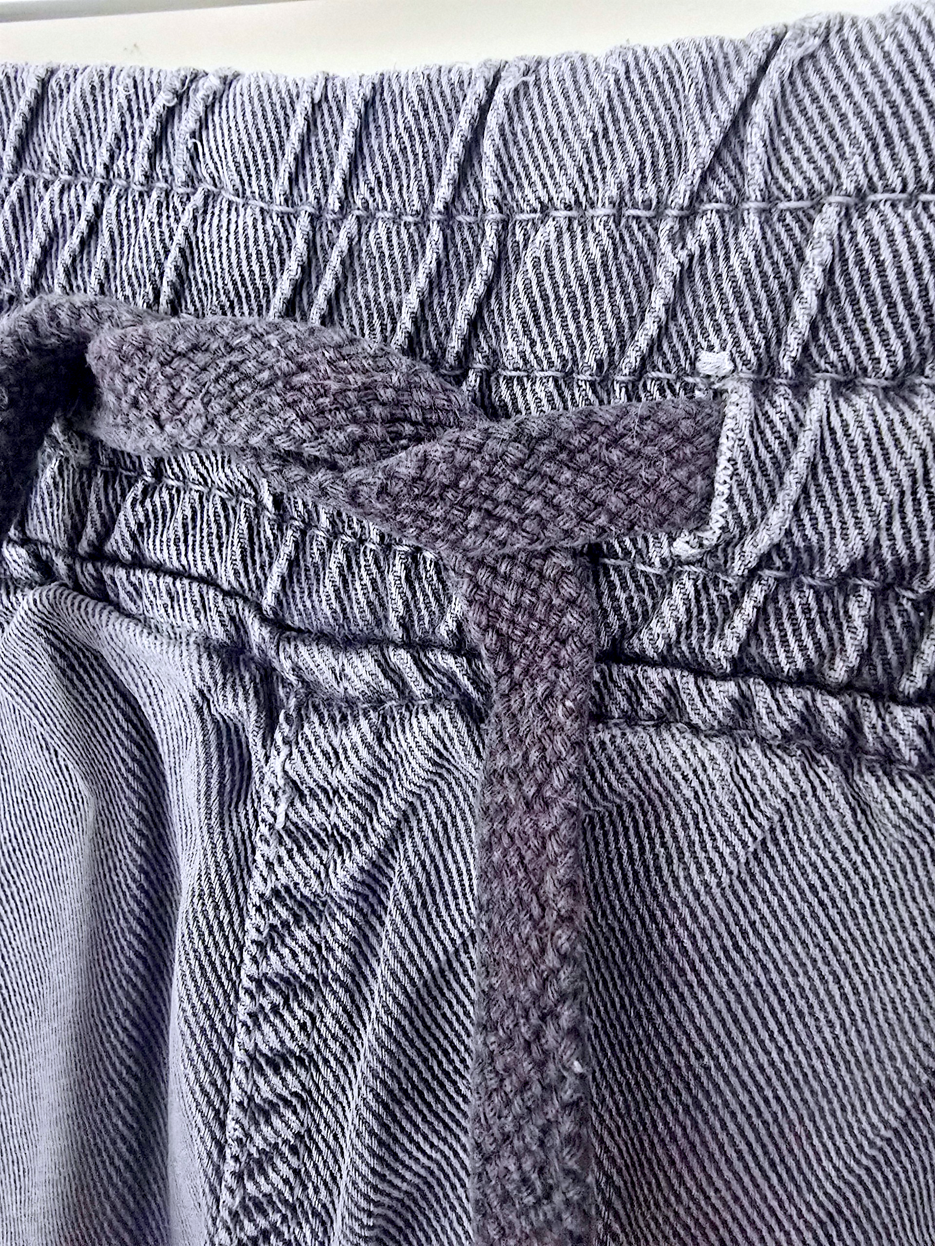 Pantalon gris coupe droite - 𝐌𝐚𝐫𝐢𝐧𝐚𝟒𝟒𝐟𝐚𝐦𝐢𝐥𝐲