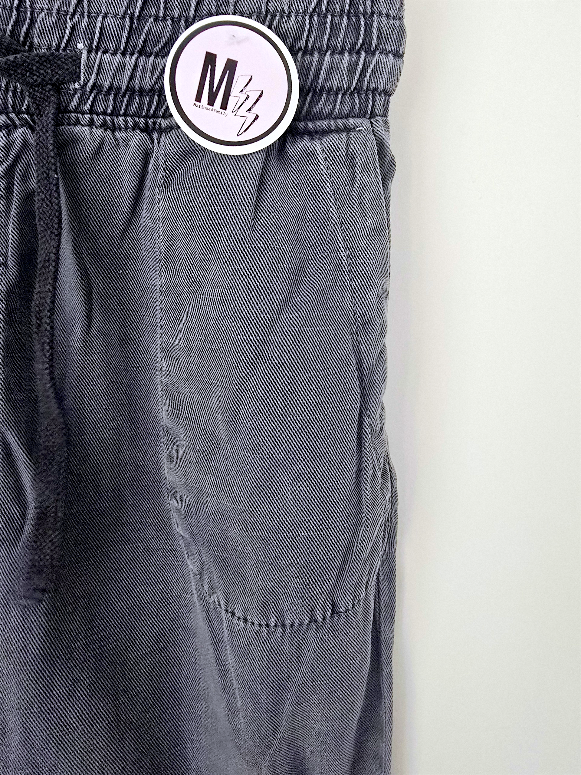 Pantalon gris coupe droite - 𝐌𝐚𝐫𝐢𝐧𝐚𝟒𝟒𝐟𝐚𝐦𝐢𝐥𝐲