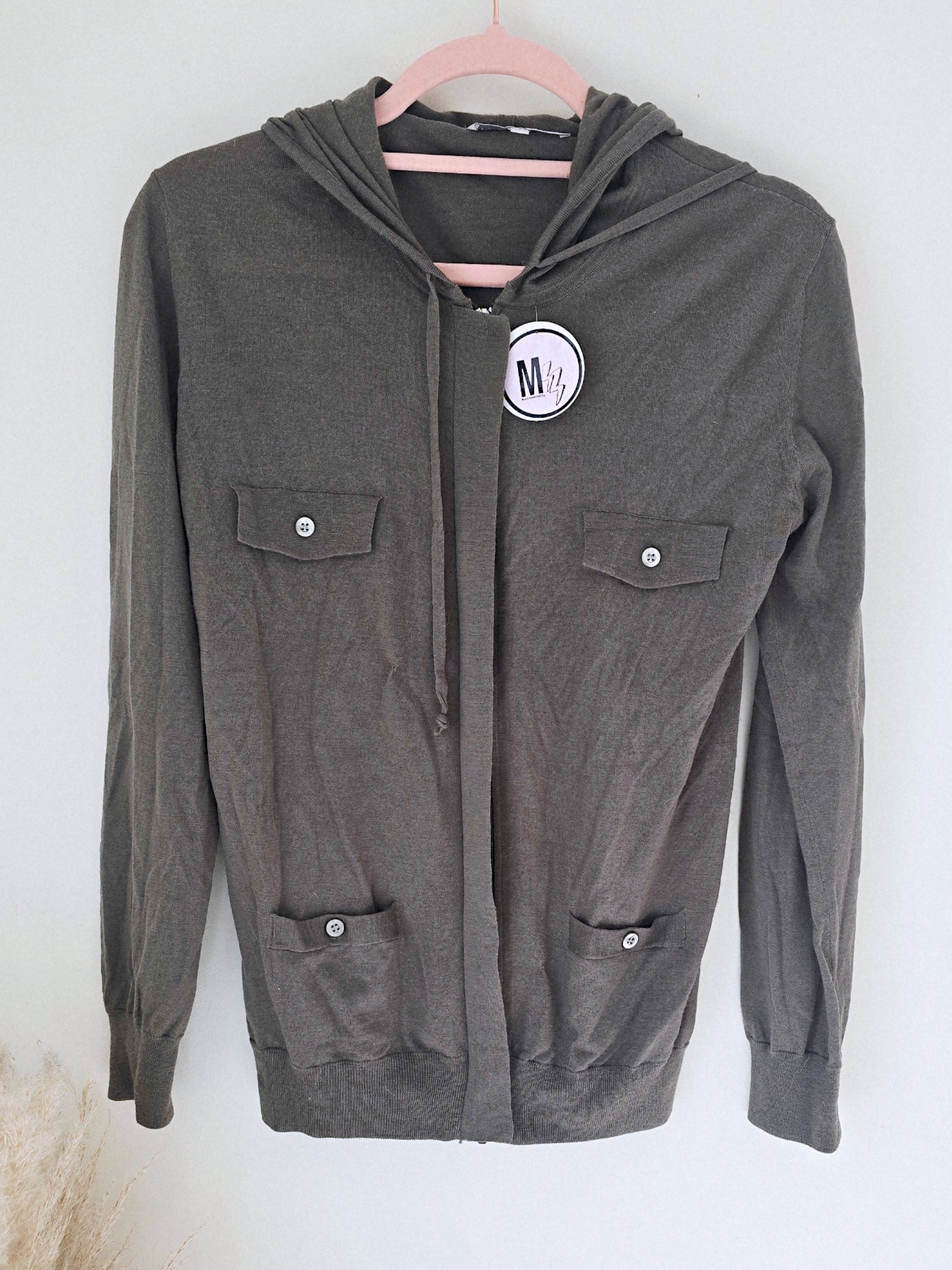 Cardigan kaki à capuche - 𝐌𝐚𝐫𝐢𝐧𝐚𝟒𝟒𝐟𝐚𝐦𝐢𝐥𝐲