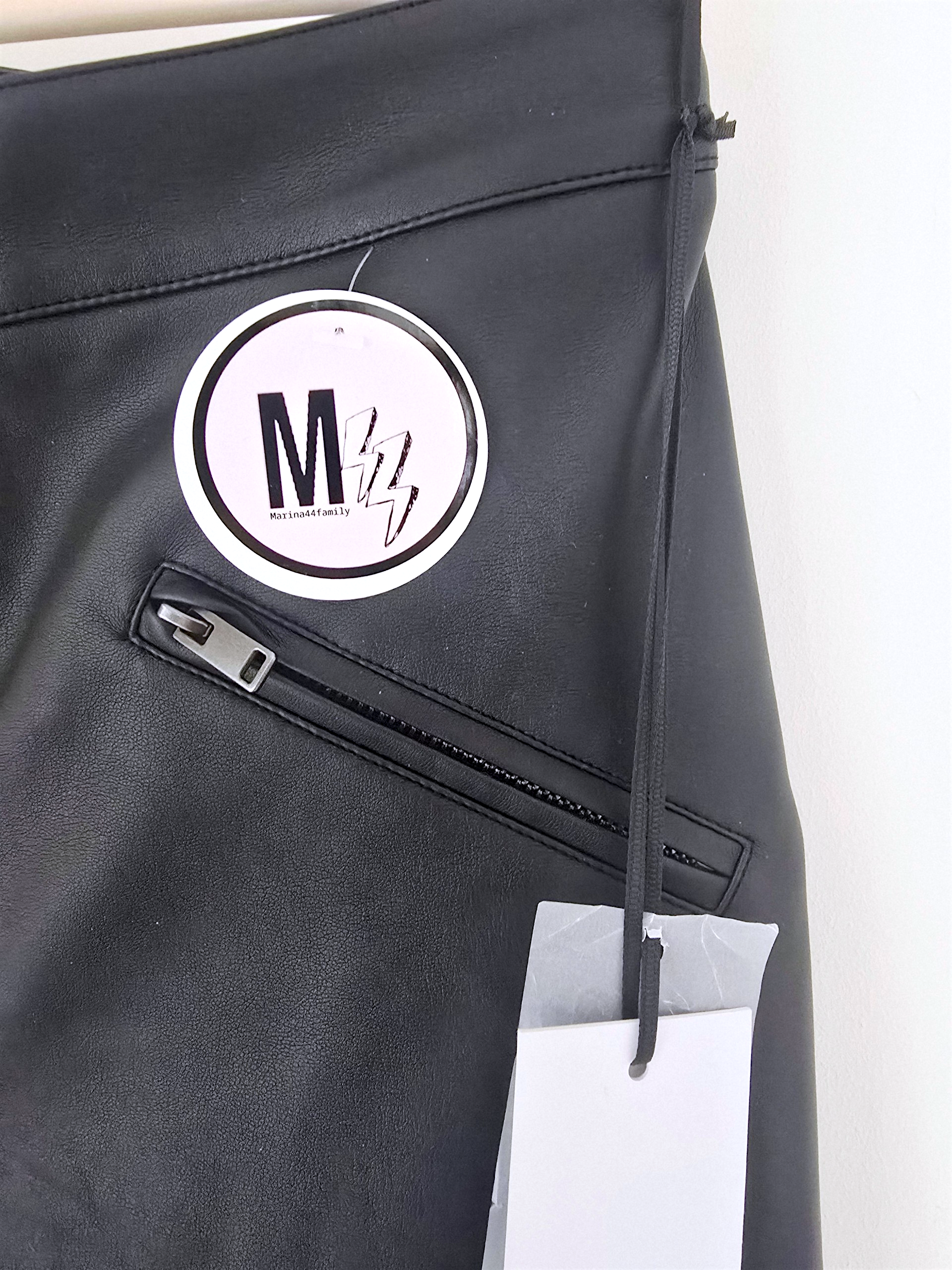 Pantalon slim noir - 𝐌𝐚𝐫𝐢𝐧𝐚𝟒𝟒𝐟𝐚𝐦𝐢𝐥𝐲
