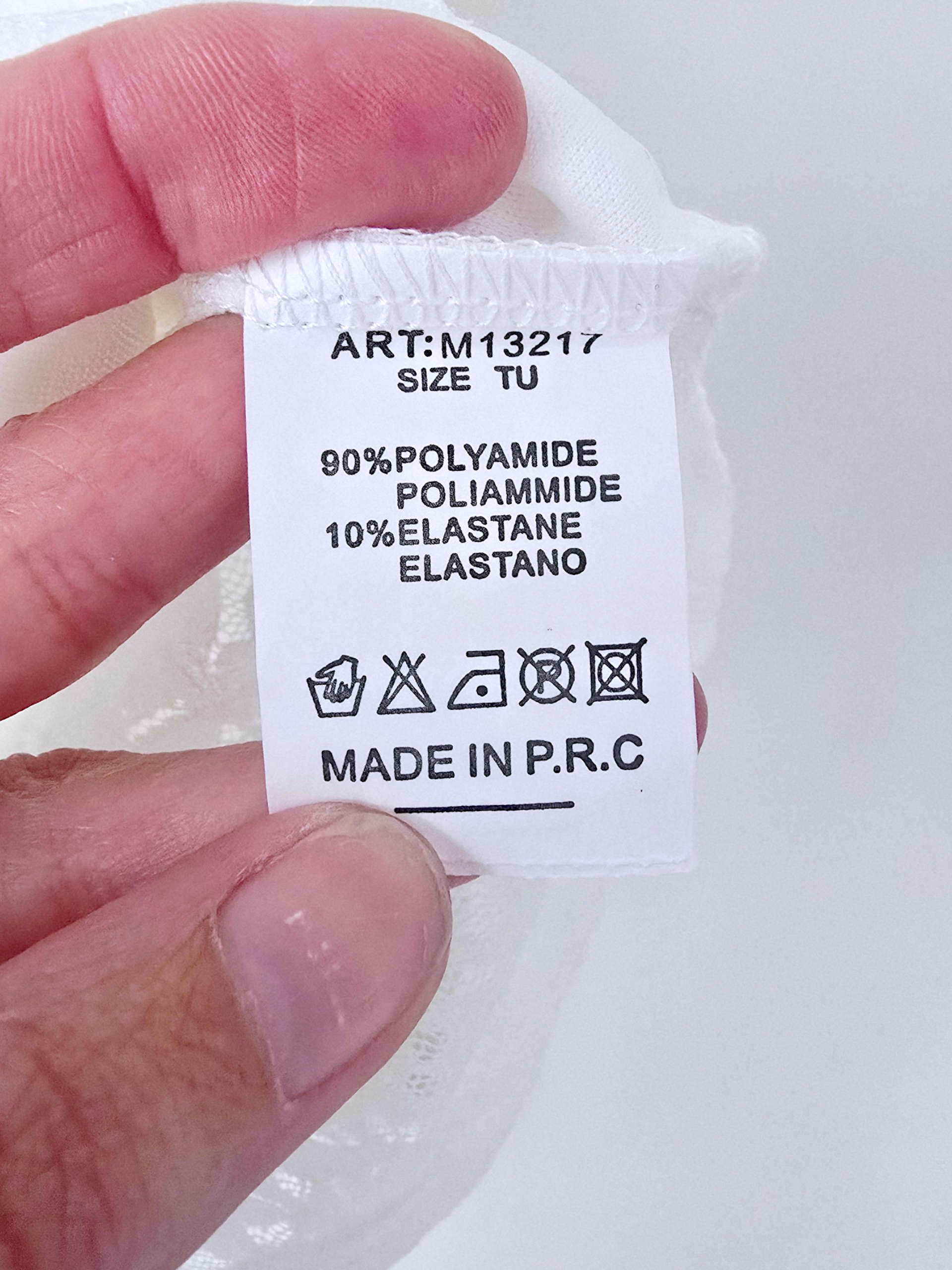 Haut blanc à dentelle - 𝐌𝐚𝐫𝐢𝐧𝐚𝟒𝟒𝐟𝐚𝐦𝐢𝐥𝐲