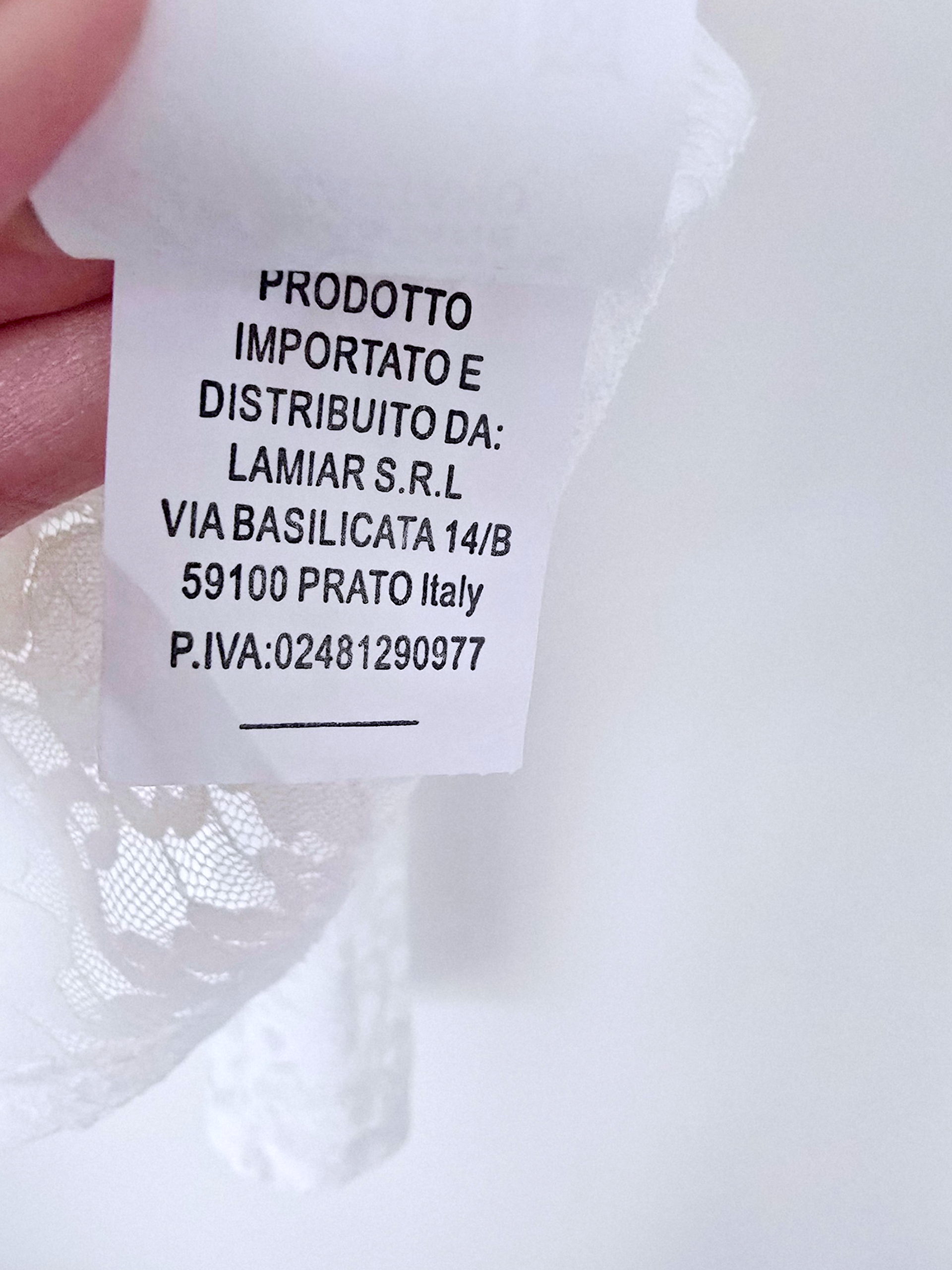 Haut blanc à dentelle - 𝐌𝐚𝐫𝐢𝐧𝐚𝟒𝟒𝐟𝐚𝐦𝐢𝐥𝐲