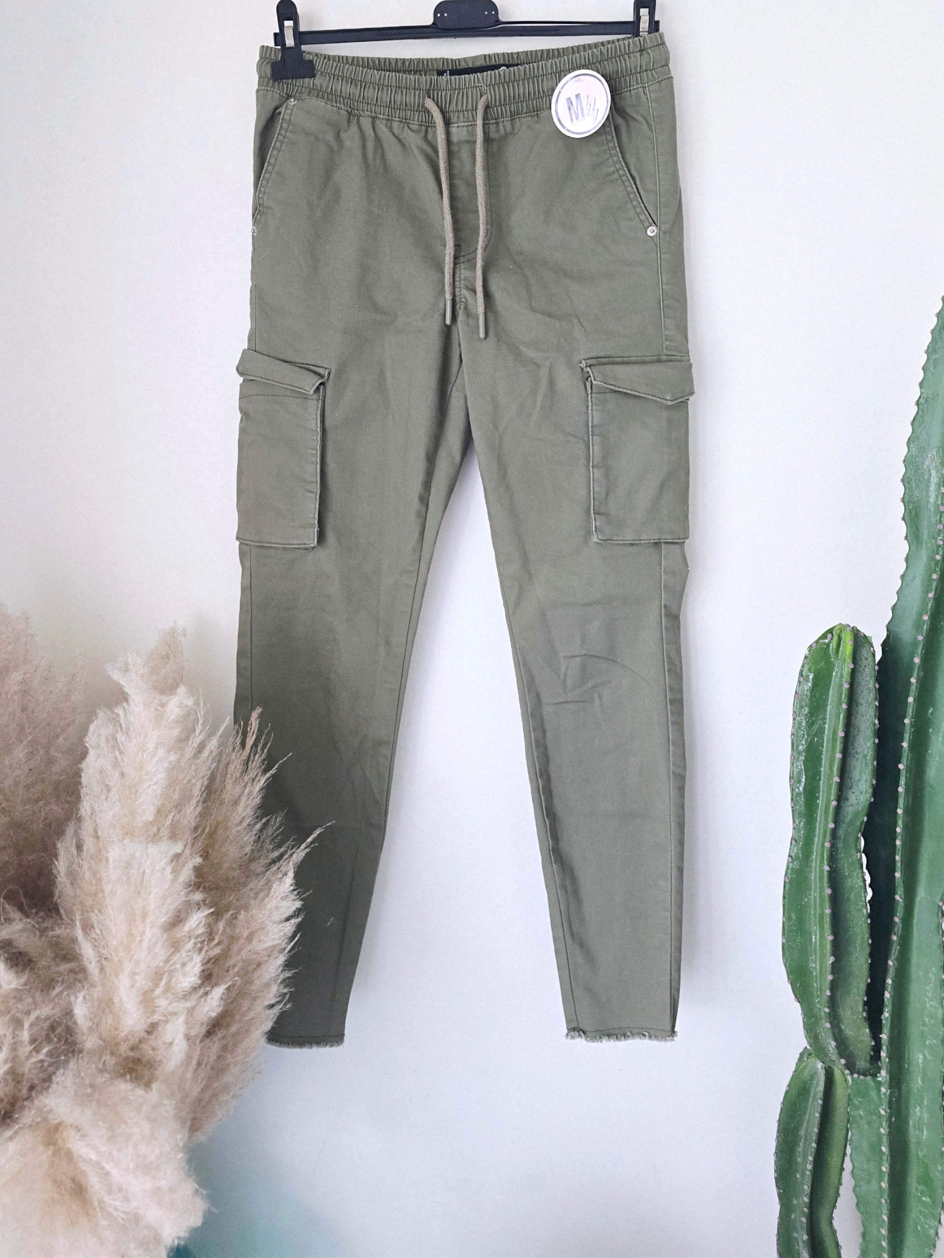 Pantalon cargo kaki - 𝐌𝐚𝐫𝐢𝐧𝐚𝟒𝟒𝐟𝐚𝐦𝐢𝐥𝐲
