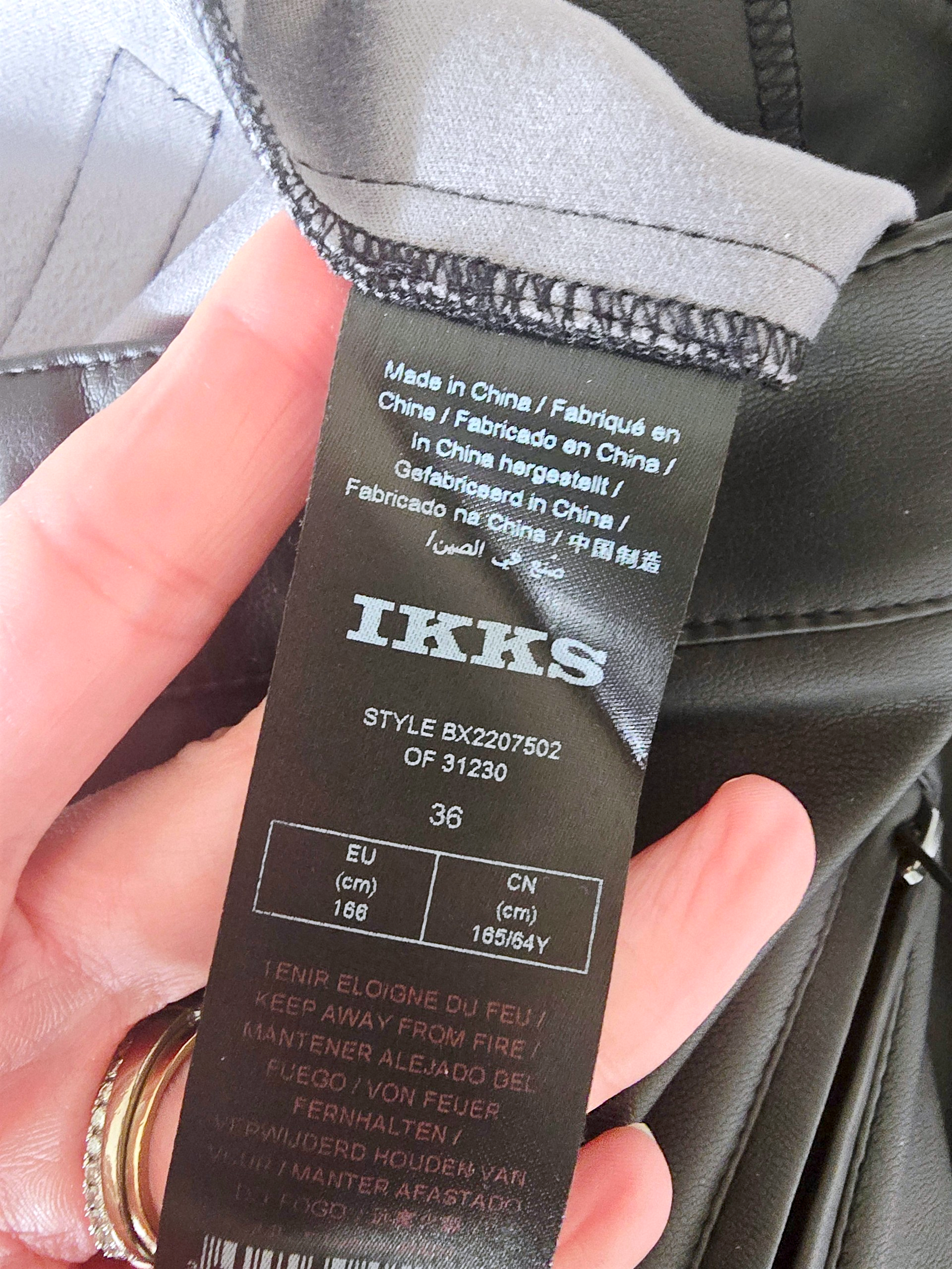 Pantalon slim noir - 𝐌𝐚𝐫𝐢𝐧𝐚𝟒𝟒𝐟𝐚𝐦𝐢𝐥𝐲