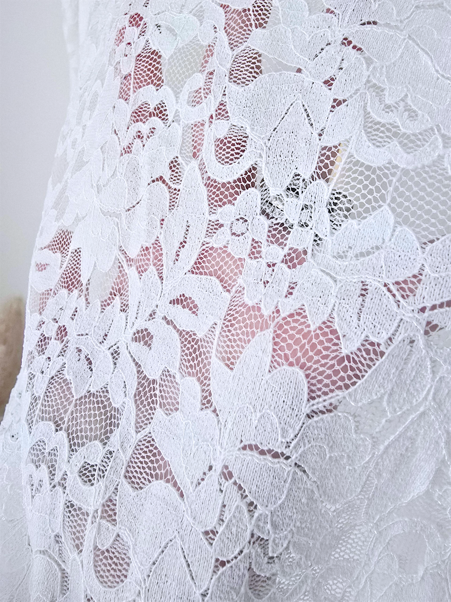 Haut blanc à dentelle - 𝐌𝐚𝐫𝐢𝐧𝐚𝟒𝟒𝐟𝐚𝐦𝐢𝐥𝐲