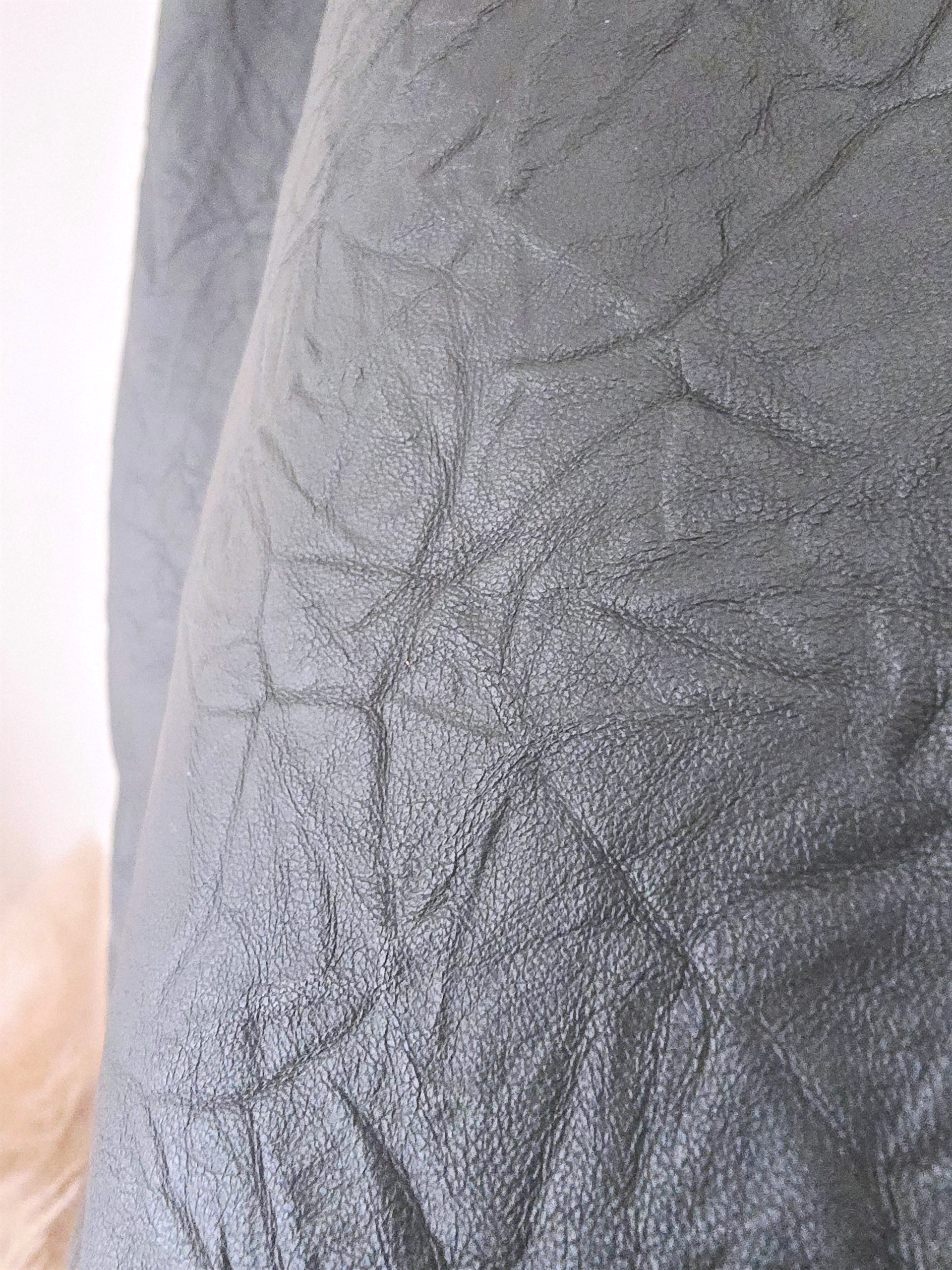 Jupe vert-kaki 100% cuir d'agneau froissé - 𝐌𝐚𝐫𝐢𝐧𝐚𝟒𝟒𝐟𝐚𝐦𝐢𝐥𝐲