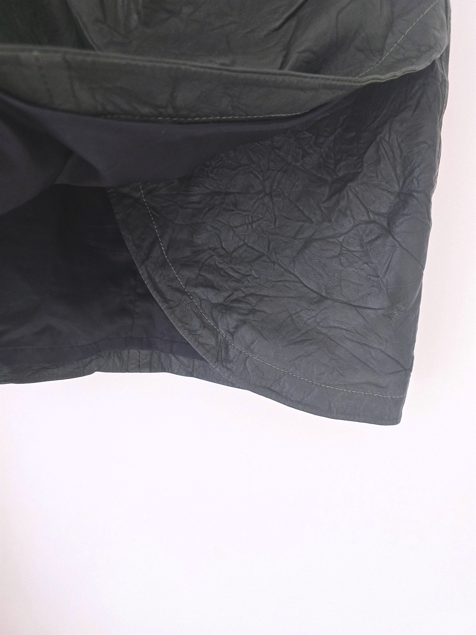 Jupe vert-kaki 100% cuir d'agneau froissé - 𝐌𝐚𝐫𝐢𝐧𝐚𝟒𝟒𝐟𝐚𝐦𝐢𝐥𝐲