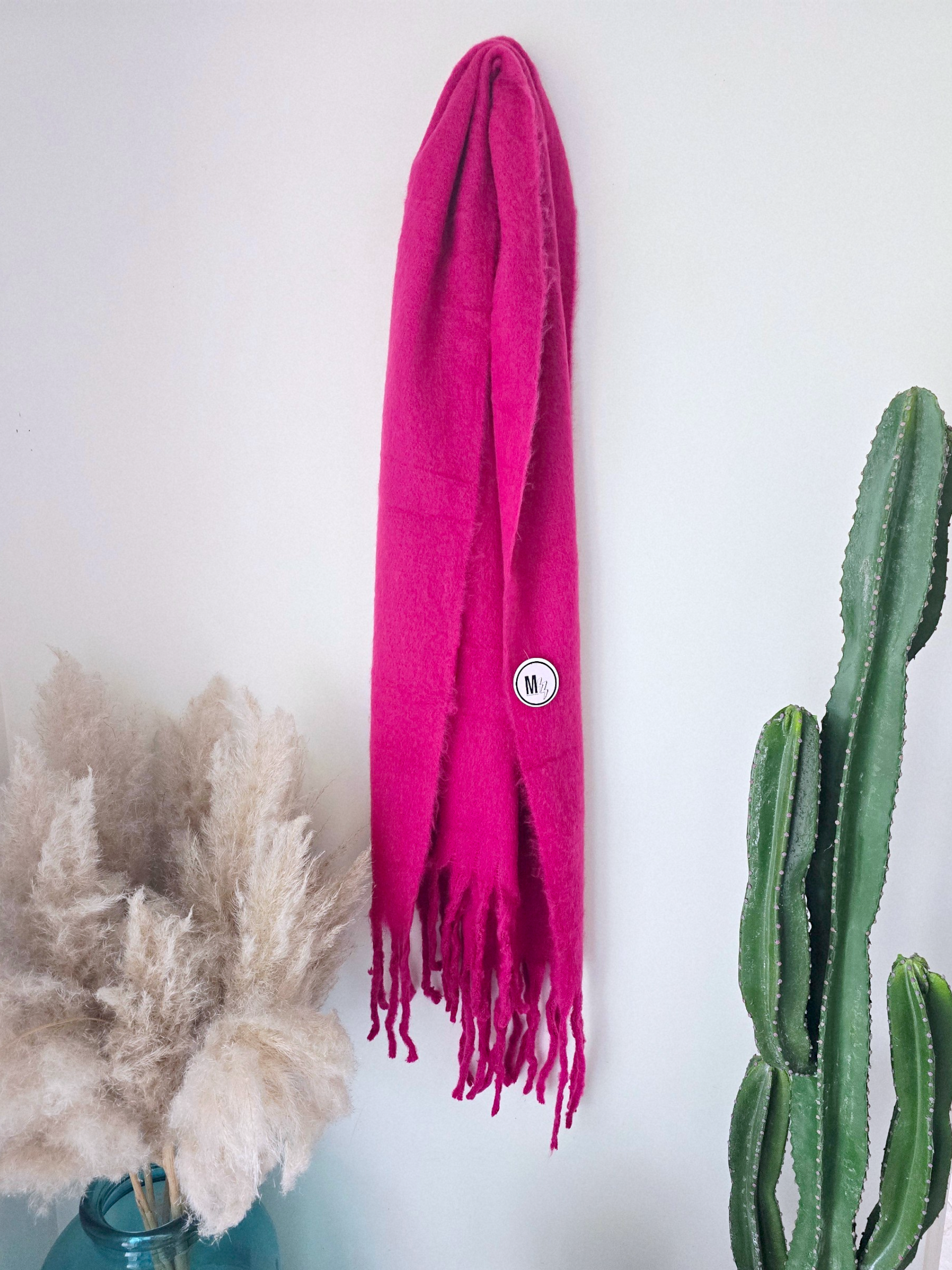 Écharpe douce et longue rose fuchsia - 𝐌𝐚𝐫𝐢𝐧𝐚𝟒𝟒𝐟𝐚𝐦𝐢𝐥𝐲