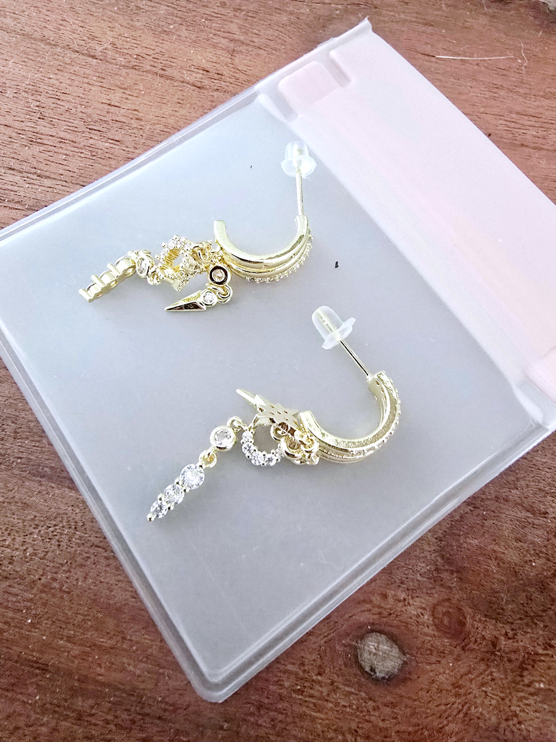 Boucles d'oreilles pendentes dorées acier inoxydable - 𝐌𝐚𝐫𝐢𝐧𝐚𝟒𝟒𝐟𝐚𝐦𝐢𝐥𝐲