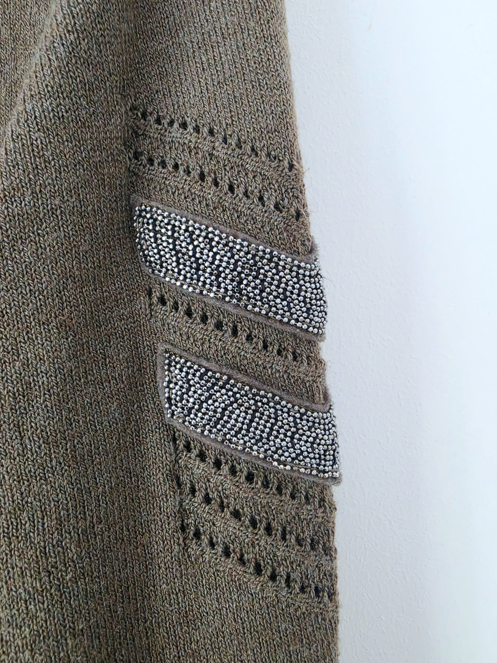 Cardigan kaki à écusson perles bijoux - 𝐌𝐚𝐫𝐢𝐧𝐚𝟒𝟒𝐟𝐚𝐦𝐢𝐥𝐲