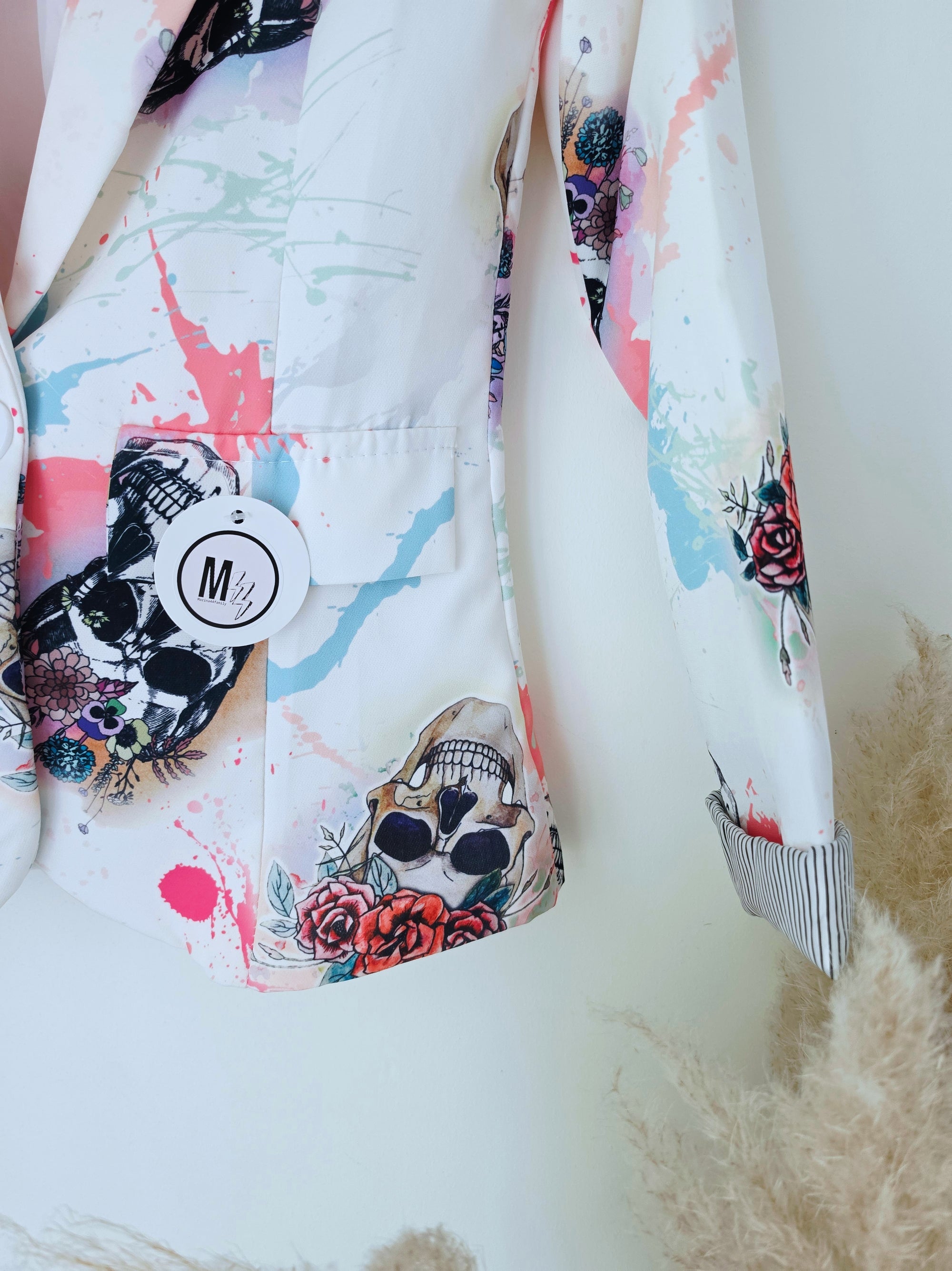Veste blanche cintrée à imprimé skull - 𝐌𝐚𝐫𝐢𝐧𝐚𝟒𝟒𝐟𝐚𝐦𝐢𝐥𝐲
