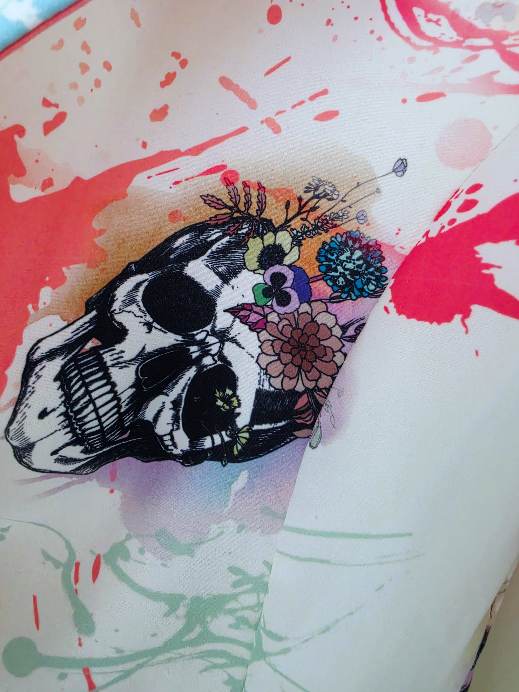 Veste blanche cintrée à imprimé skull - 𝐌𝐚𝐫𝐢𝐧𝐚𝟒𝟒𝐟𝐚𝐦𝐢𝐥𝐲