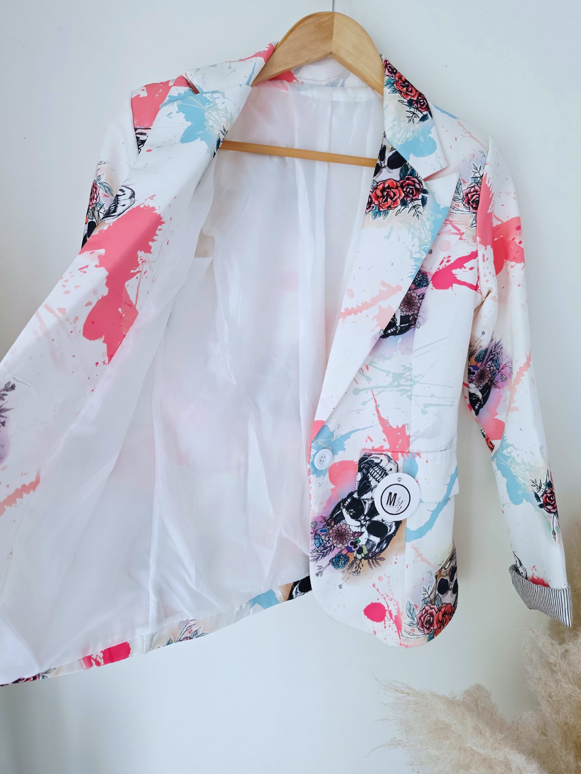 Veste blanche cintrée à imprimé skull - 𝐌𝐚𝐫𝐢𝐧𝐚𝟒𝟒𝐟𝐚𝐦𝐢𝐥𝐲