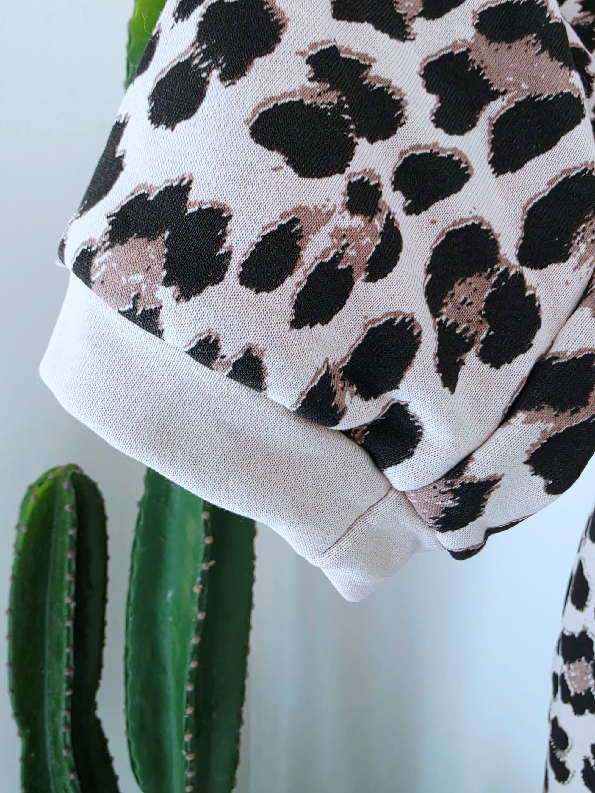 Robe beige sweat léopard - 𝐌𝐚𝐫𝐢𝐧𝐚𝟒𝟒𝐟𝐚𝐦𝐢𝐥𝐲