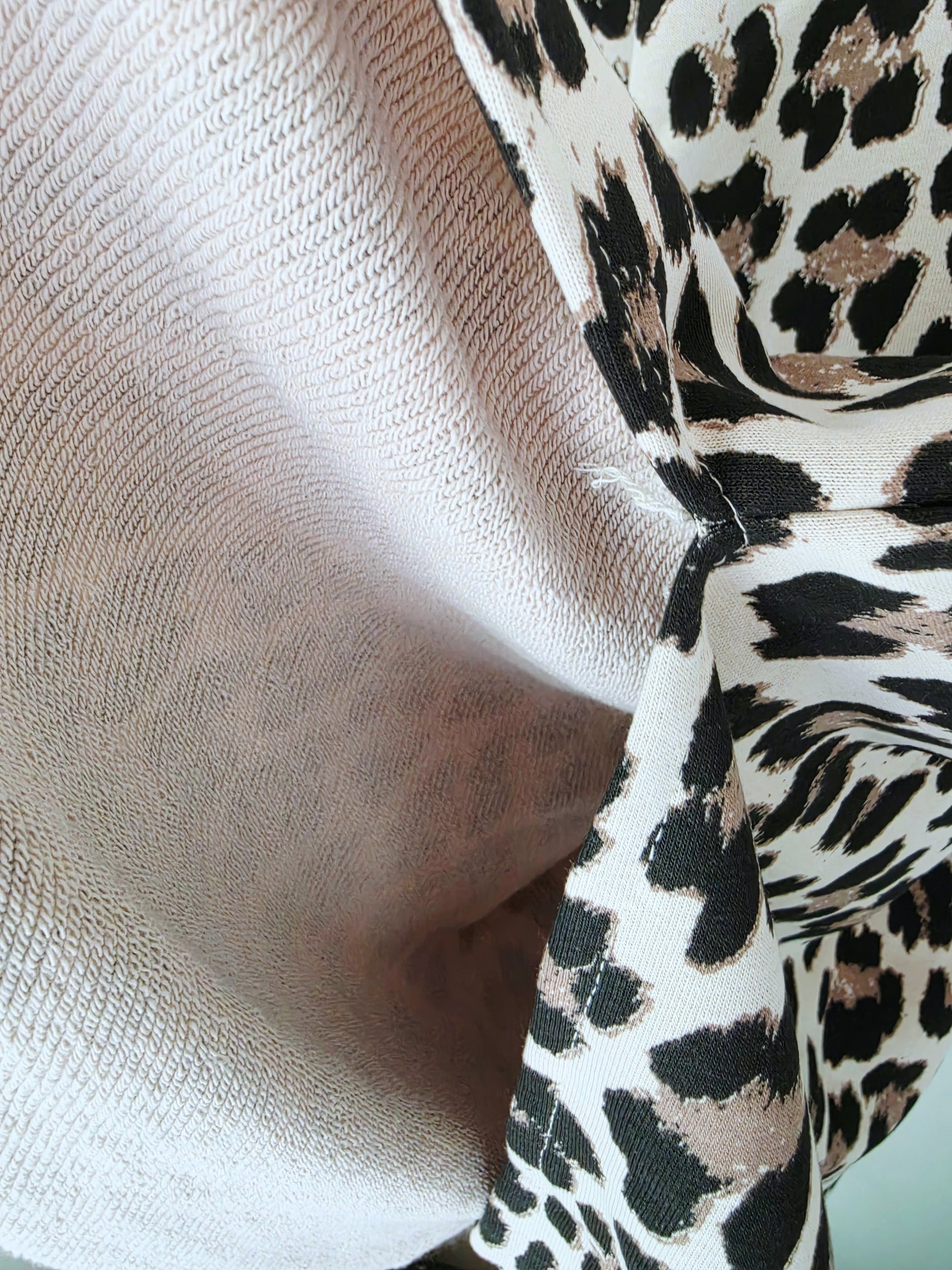 Robe beige sweat léopard - 𝐌𝐚𝐫𝐢𝐧𝐚𝟒𝟒𝐟𝐚𝐦𝐢𝐥𝐲