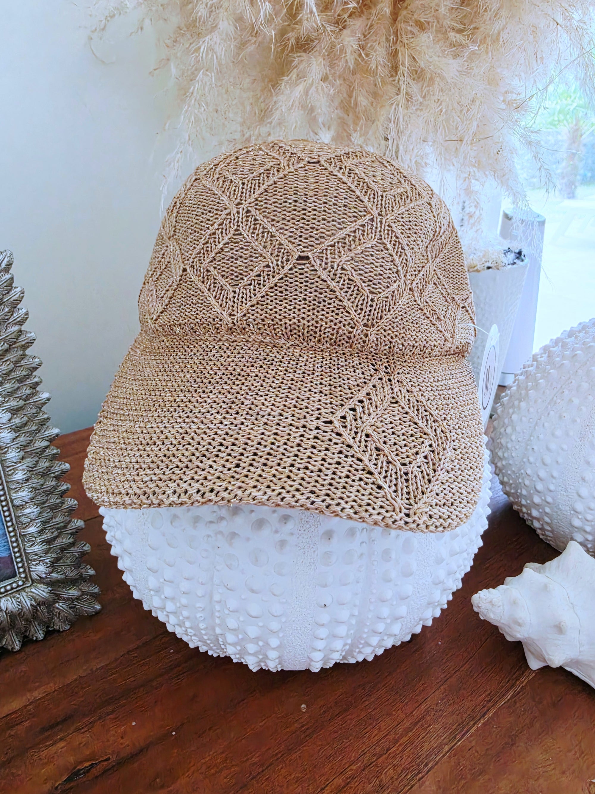 Casquette ajourée beige avec fils mettalisé doré - 𝐌𝐚𝐫𝐢𝐧𝐚𝟒𝟒𝐟𝐚𝐦𝐢𝐥𝐲