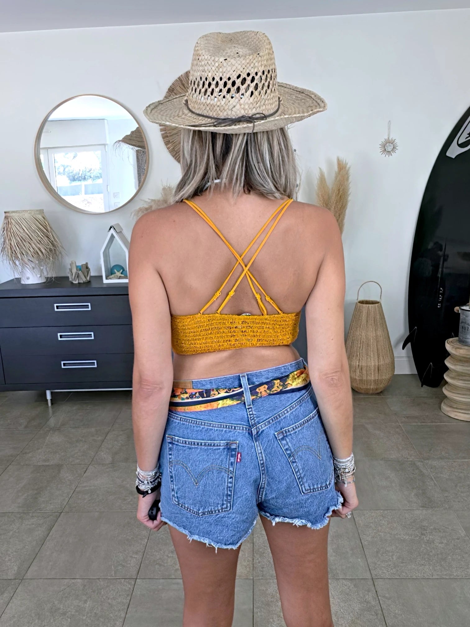Brassière jaune en crochet