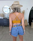 Brassière jaune en crochet
