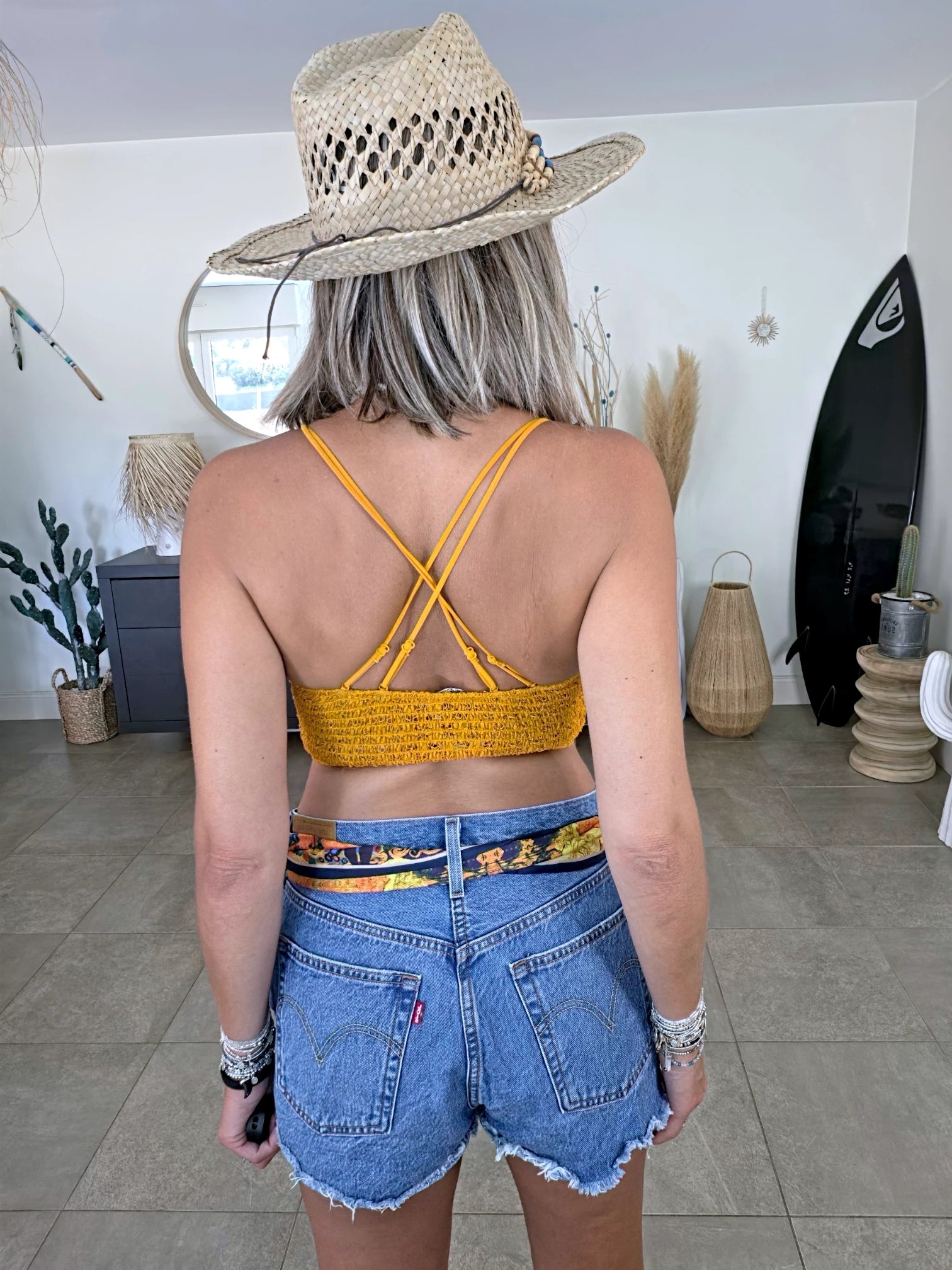 Brassière jaune en crochet