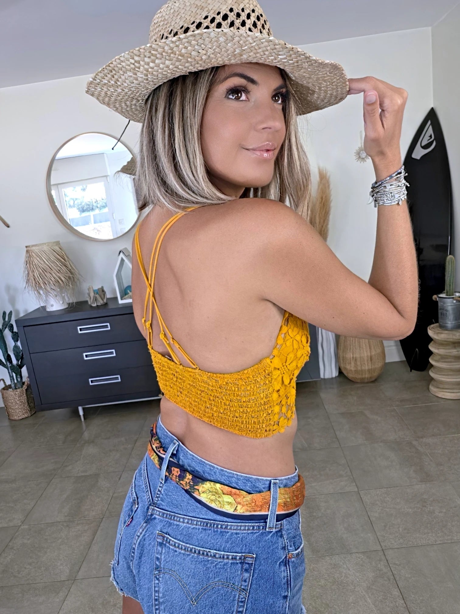 Brassière jaune en crochet