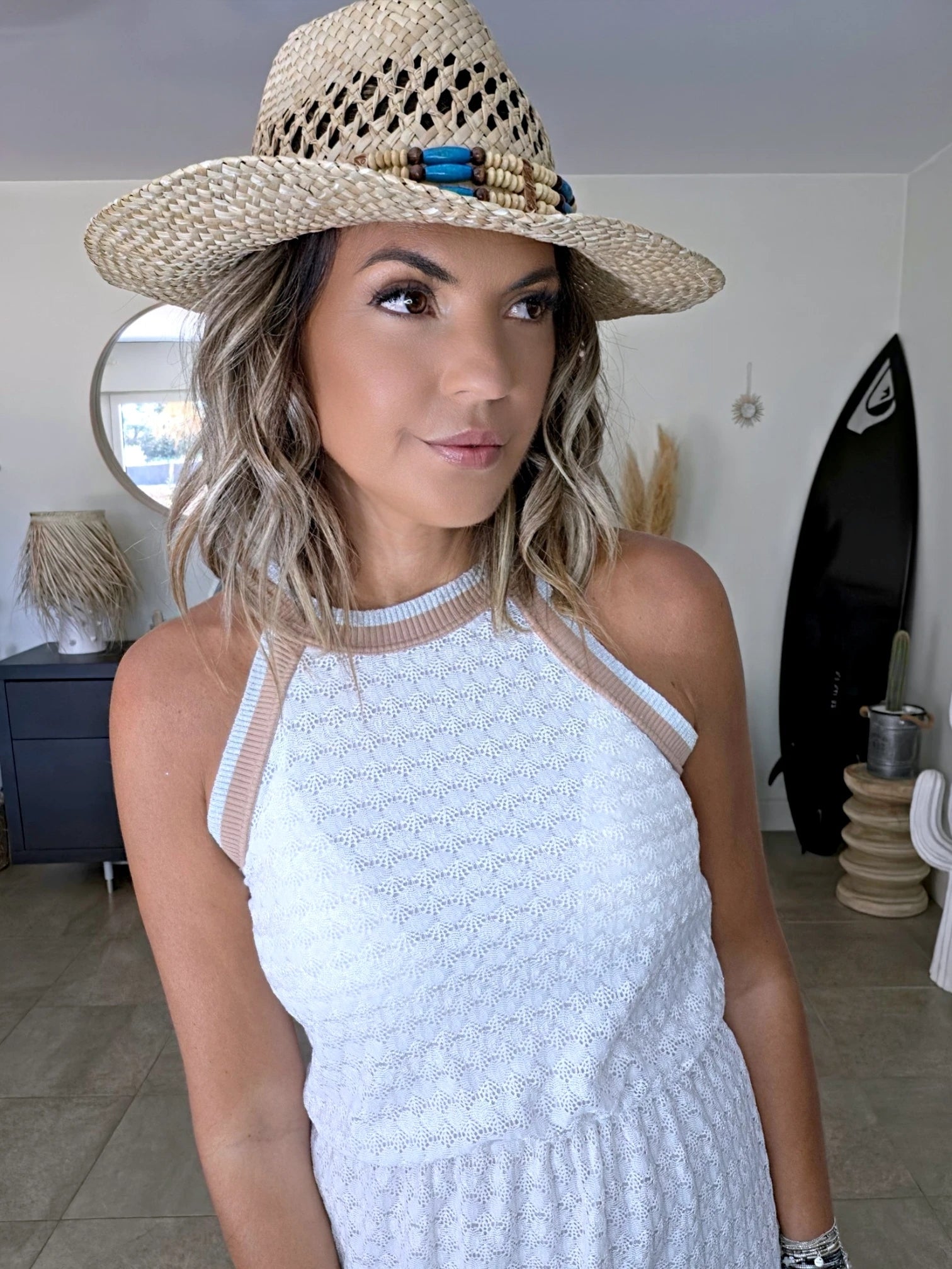 Robe blanche ajourée