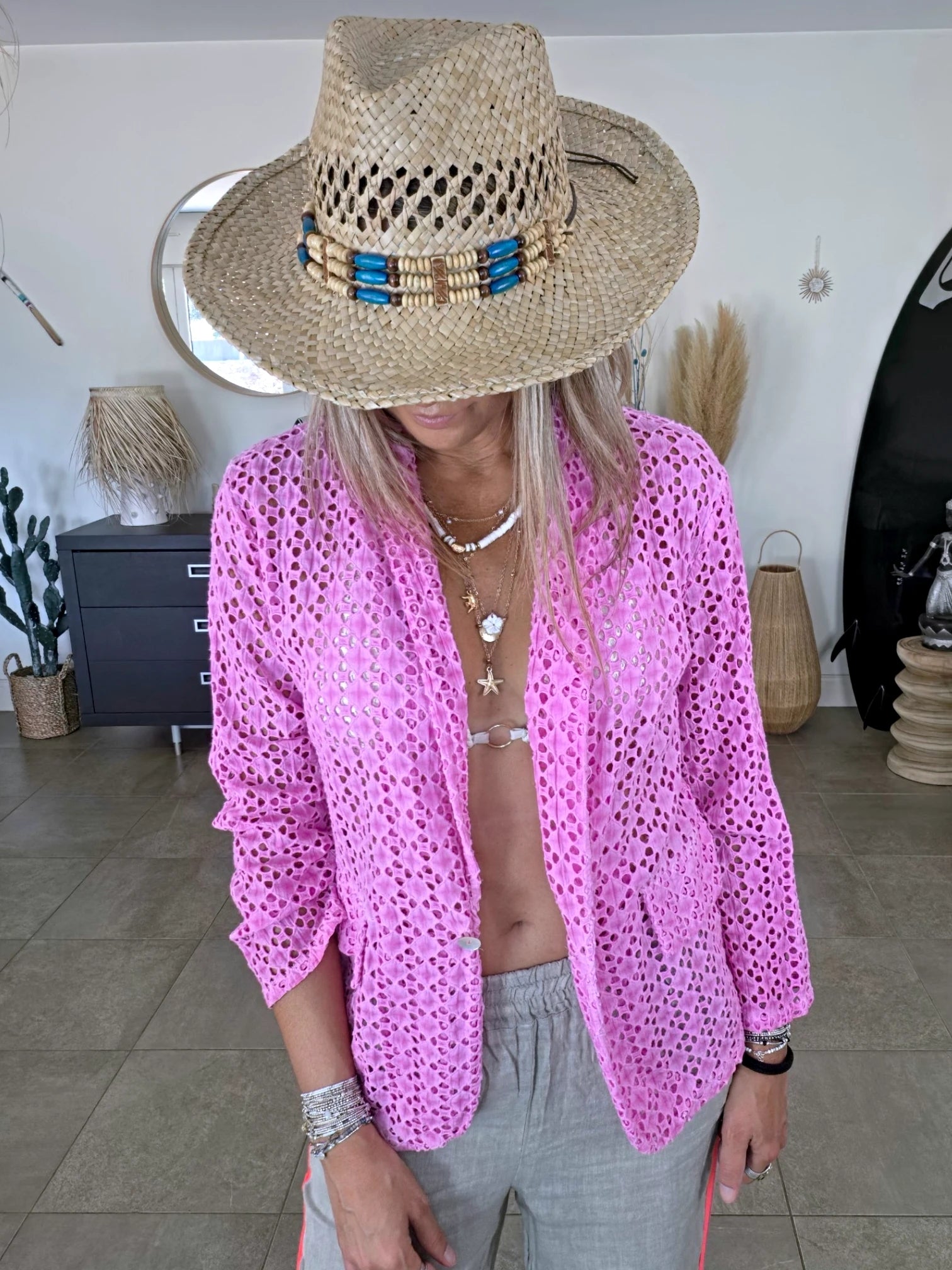 Veste rose ajourée