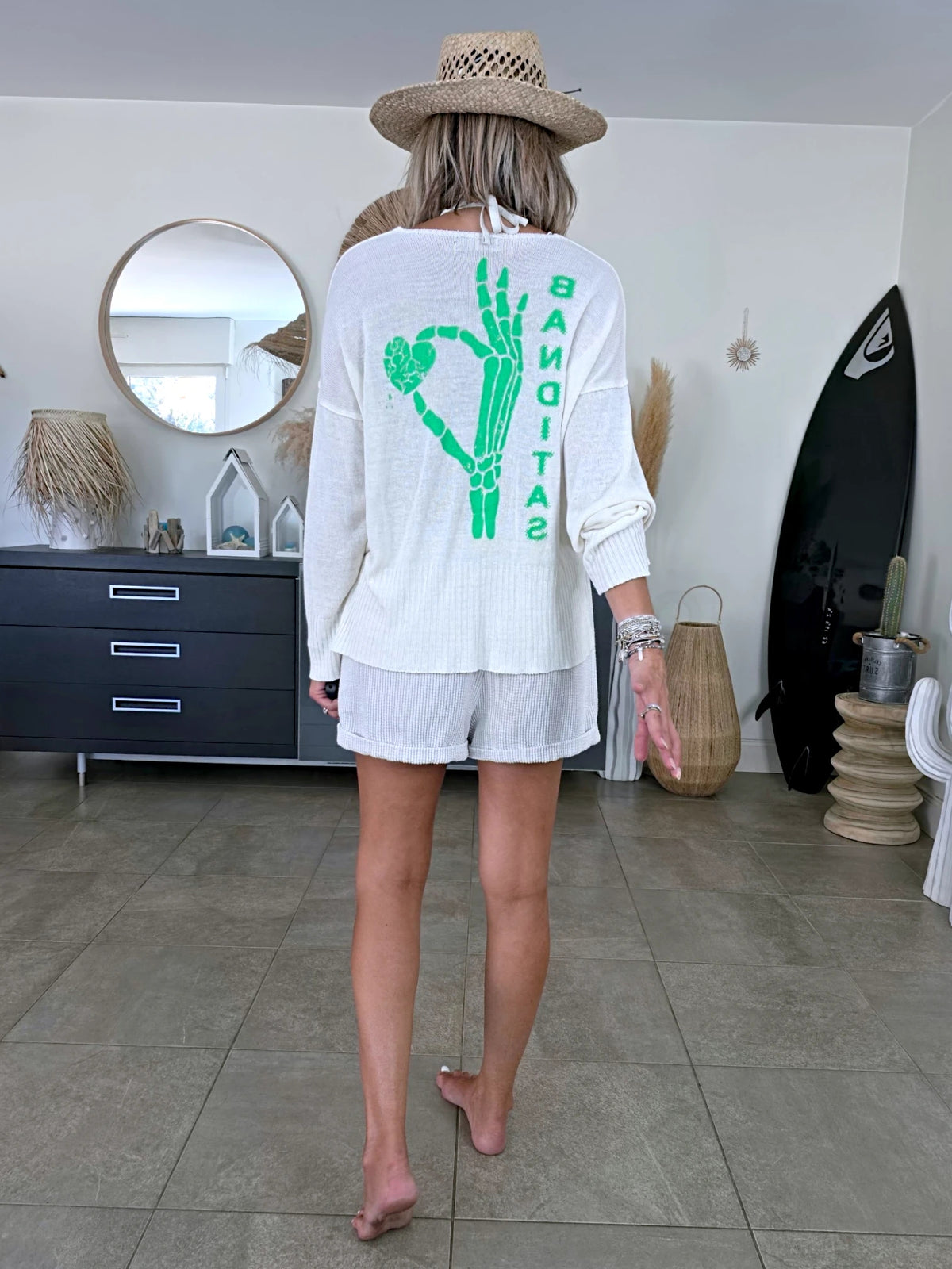 Pull blanc cassé à inscriptions au dos vert vif - 𝐌𝐚𝐫𝐢𝐧𝐚𝟒𝟒𝐟𝐚𝐦𝐢𝐥𝐲