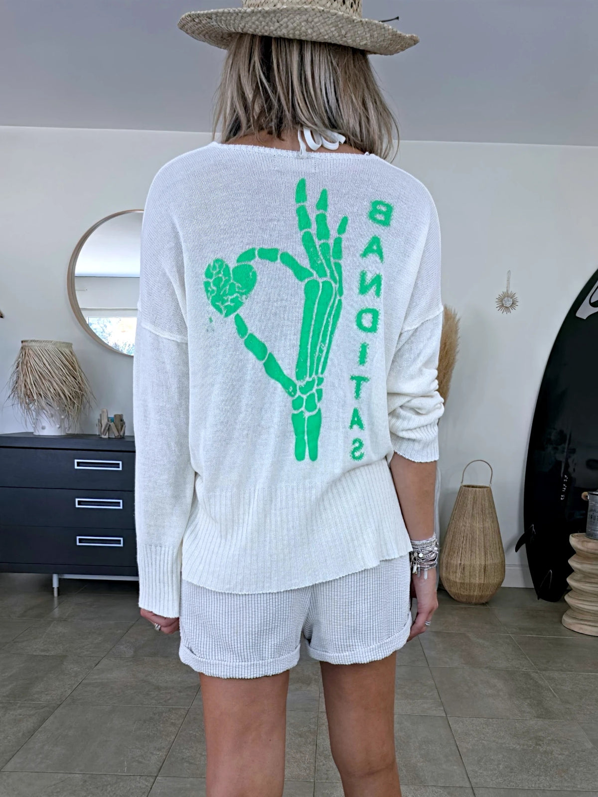 Pull blanc cassé à inscriptions au dos vert vif - 𝐌𝐚𝐫𝐢𝐧𝐚𝟒𝟒𝐟𝐚𝐦𝐢𝐥𝐲