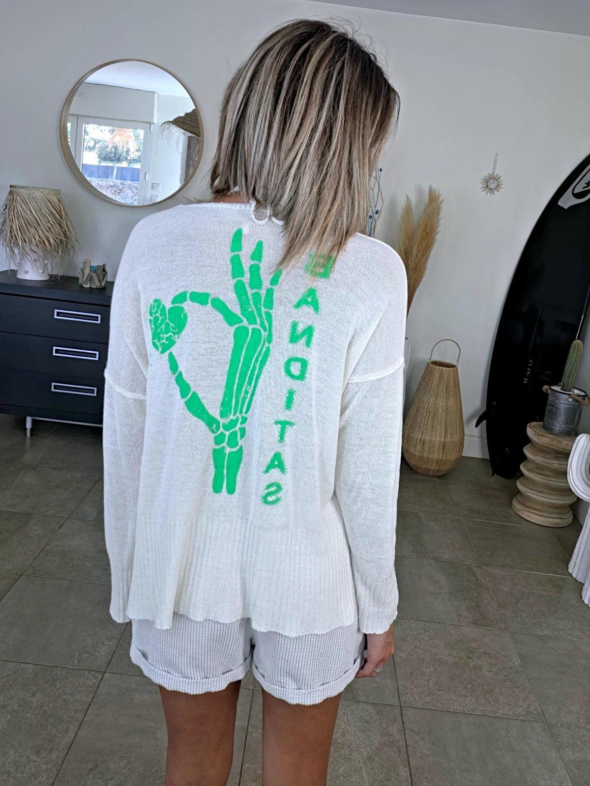 Pull blanc cassé à inscriptions au dos vert vif - 𝐌𝐚𝐫𝐢𝐧𝐚𝟒𝟒𝐟𝐚𝐦𝐢𝐥𝐲