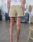 Short beige à bandes latérales