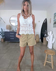 Short beige à bandes latérales