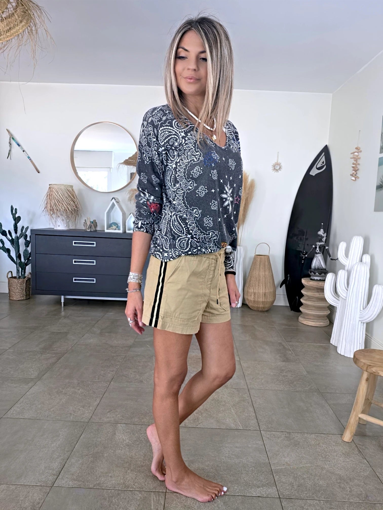 Pull bandana à broderies multiples