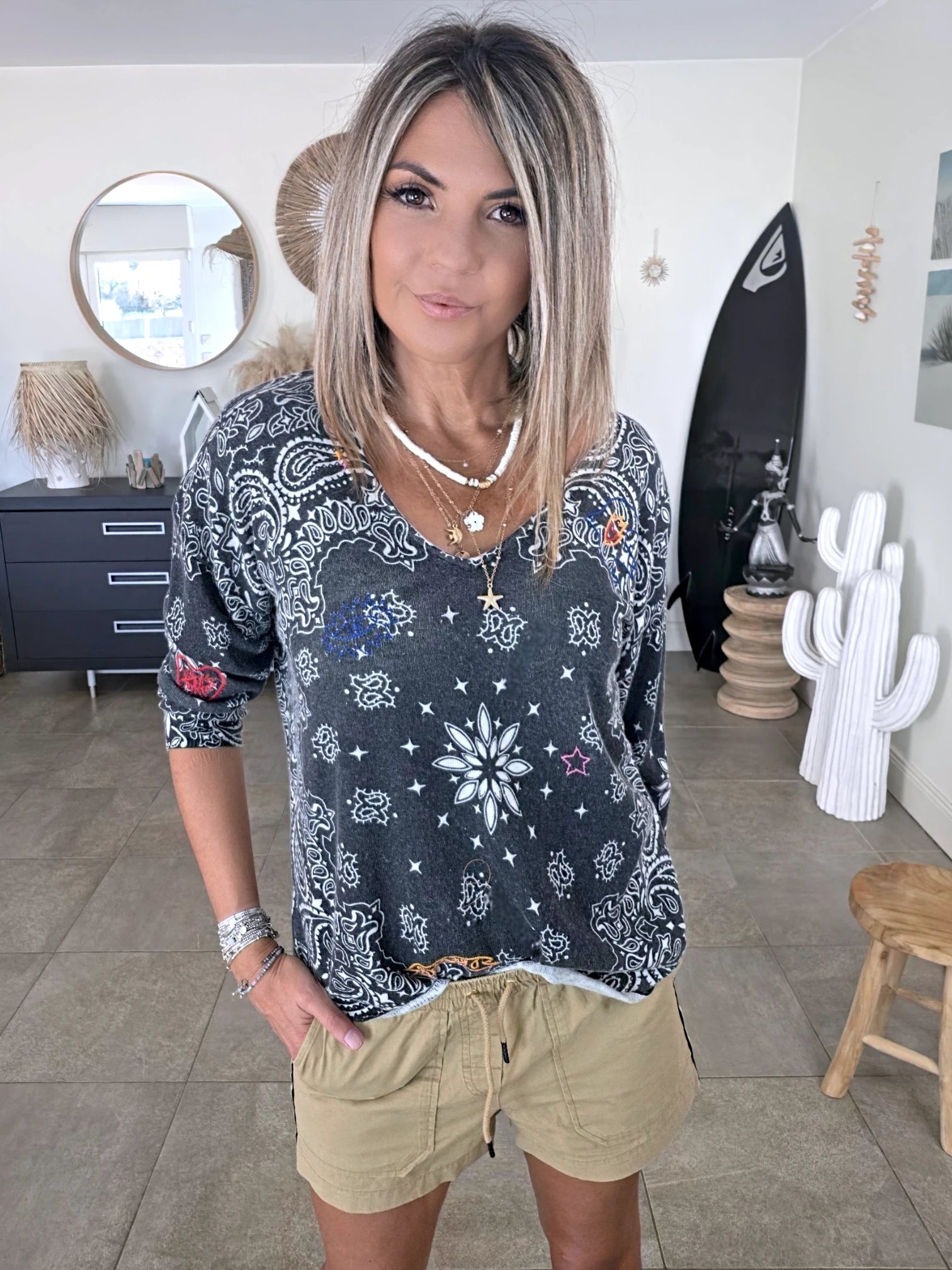 Pull bandana à broderies multiples