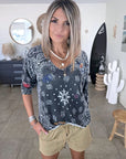 Pull bandana à broderies multiples