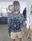Pull bandana à broderies multiples