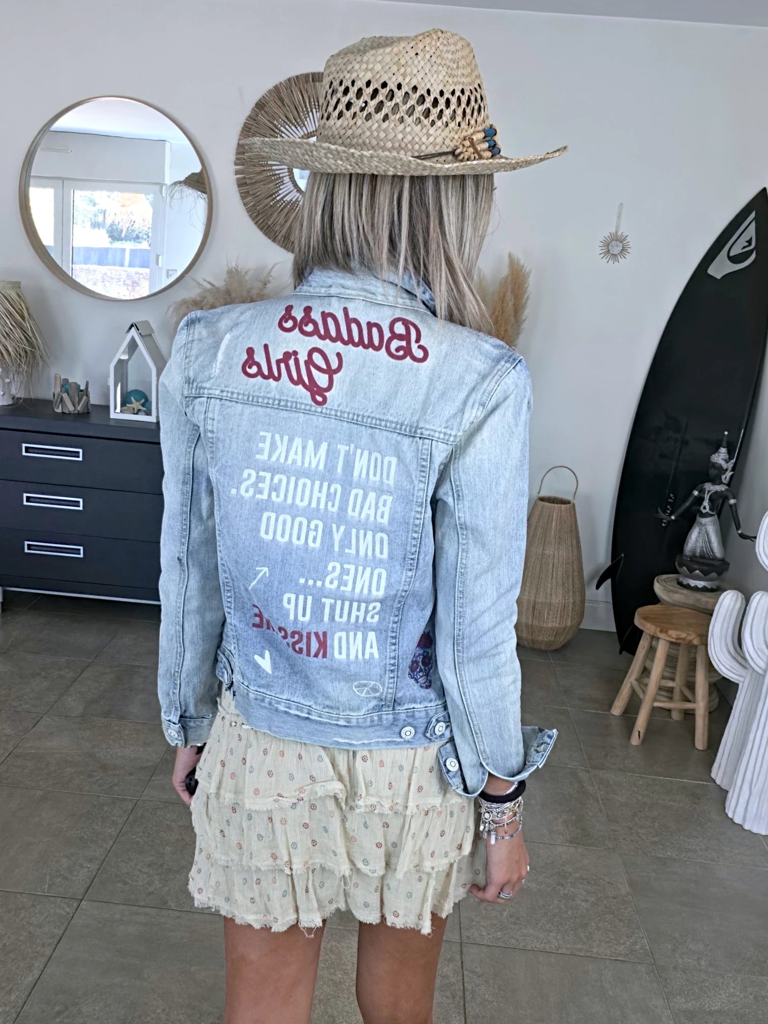 Veste en jean entièrement customisée