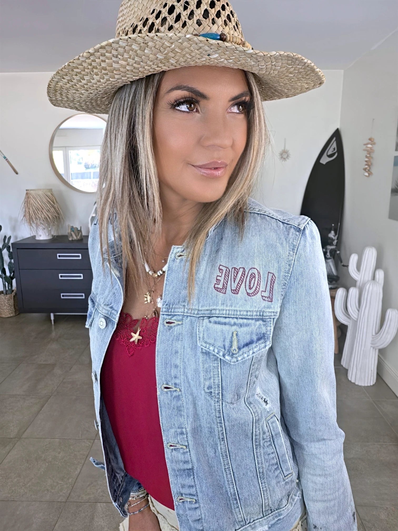 Veste en jean entièrement customisée