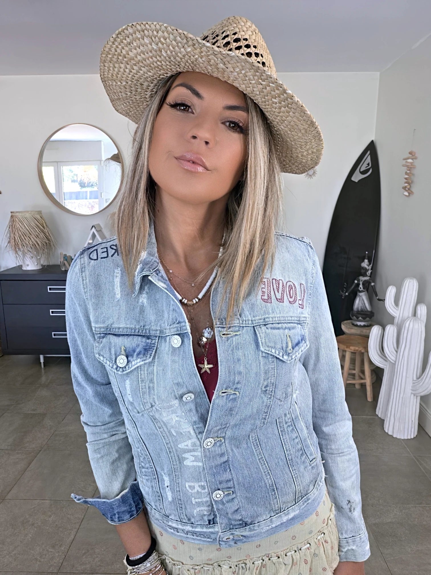 Veste en jean entièrement customisée