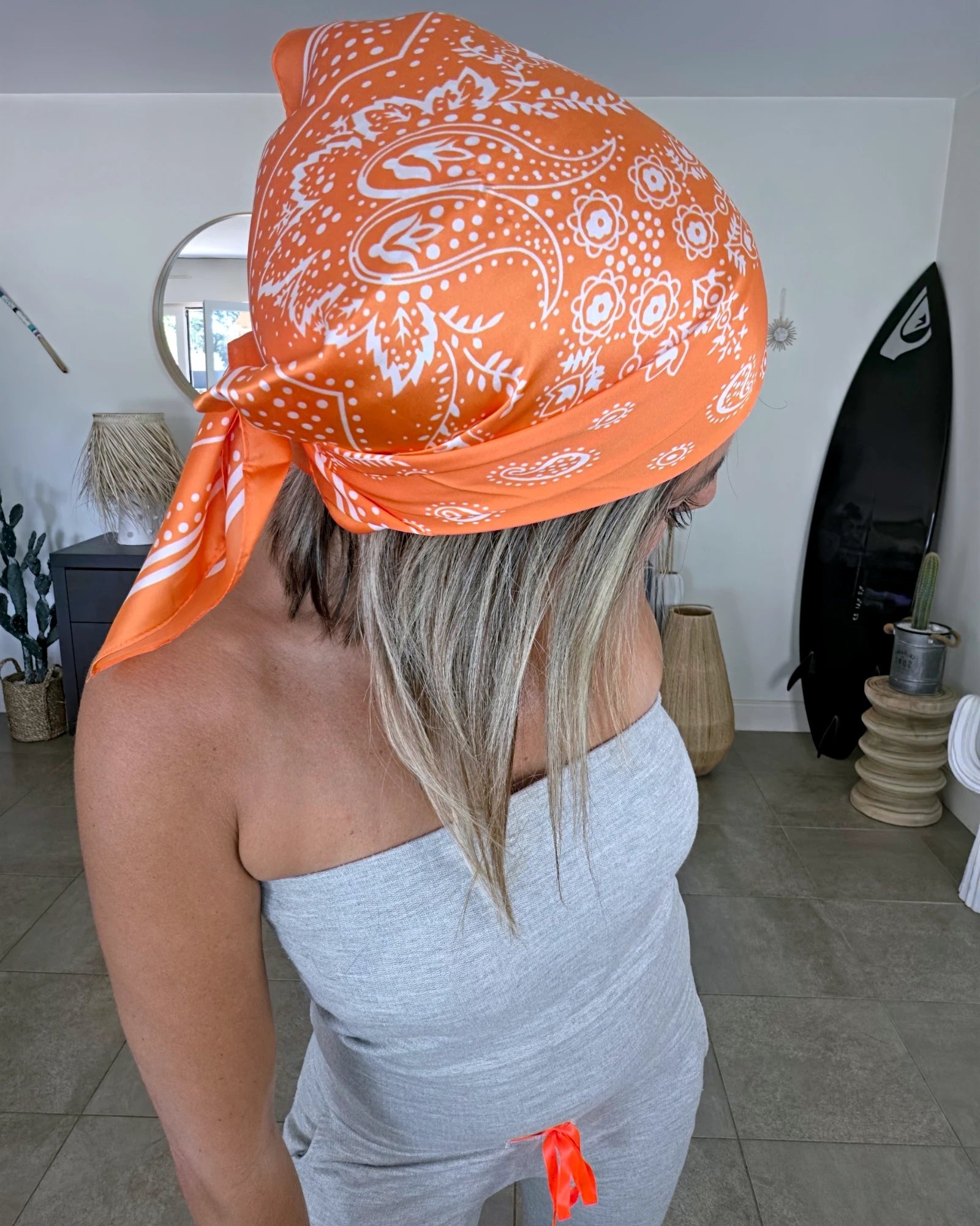 Foulard orange à imprimé bandana