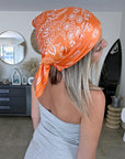 Foulard orange à imprimé bandana