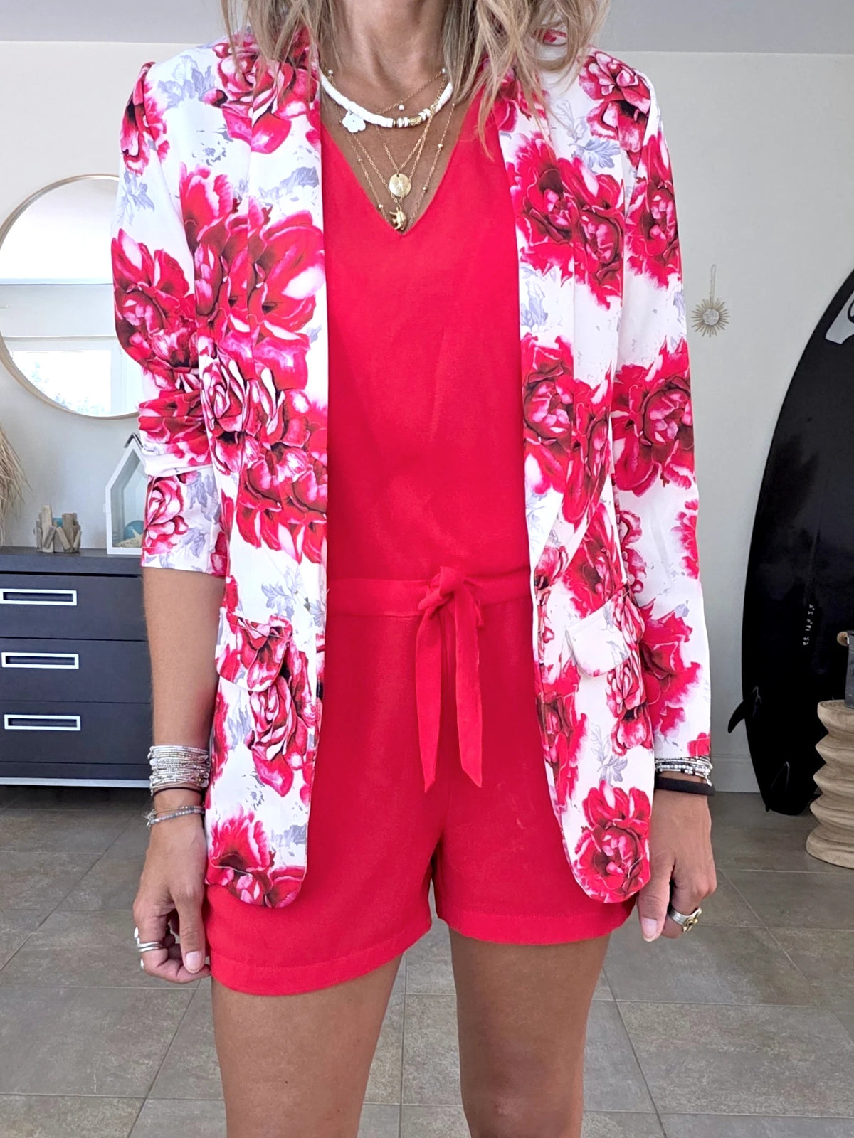 Veste blanche à imprimé flower rouge - 𝐌𝐚𝐫𝐢𝐧𝐚𝟒𝟒𝐟𝐚𝐦𝐢𝐥𝐲
