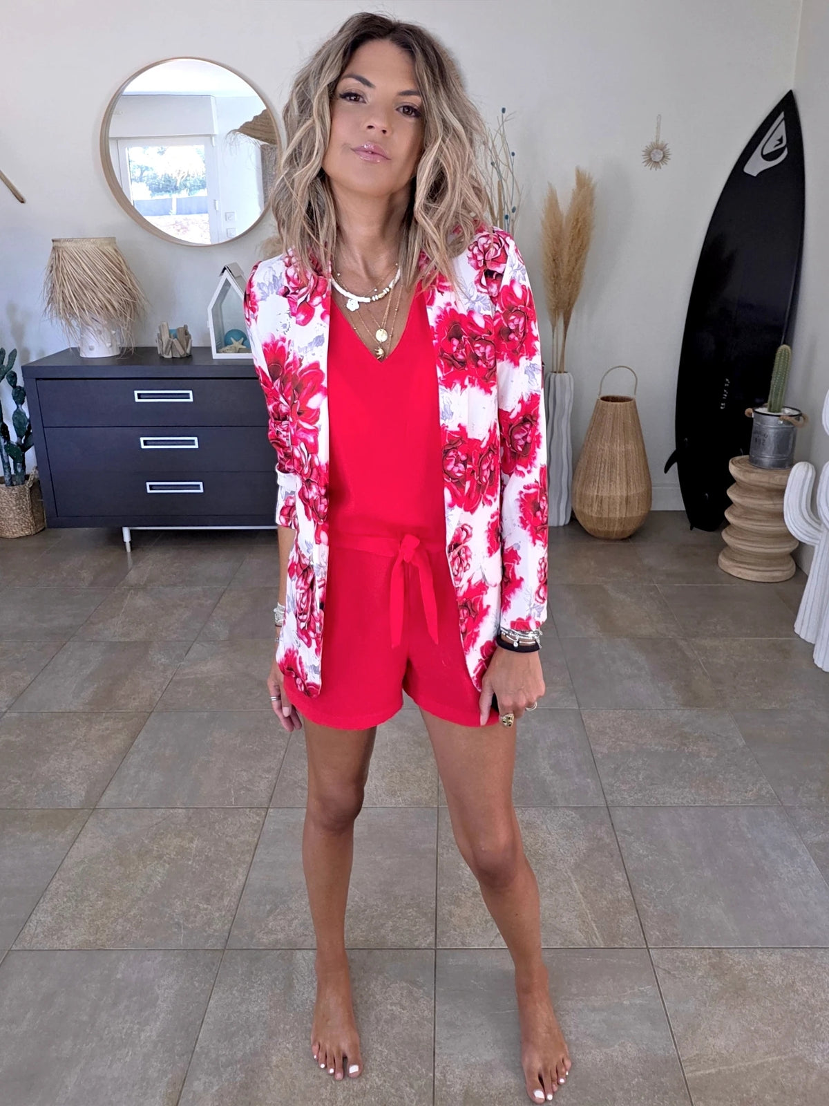 Veste blanche à imprimé flower rouge - 𝐌𝐚𝐫𝐢𝐧𝐚𝟒𝟒𝐟𝐚𝐦𝐢𝐥𝐲
