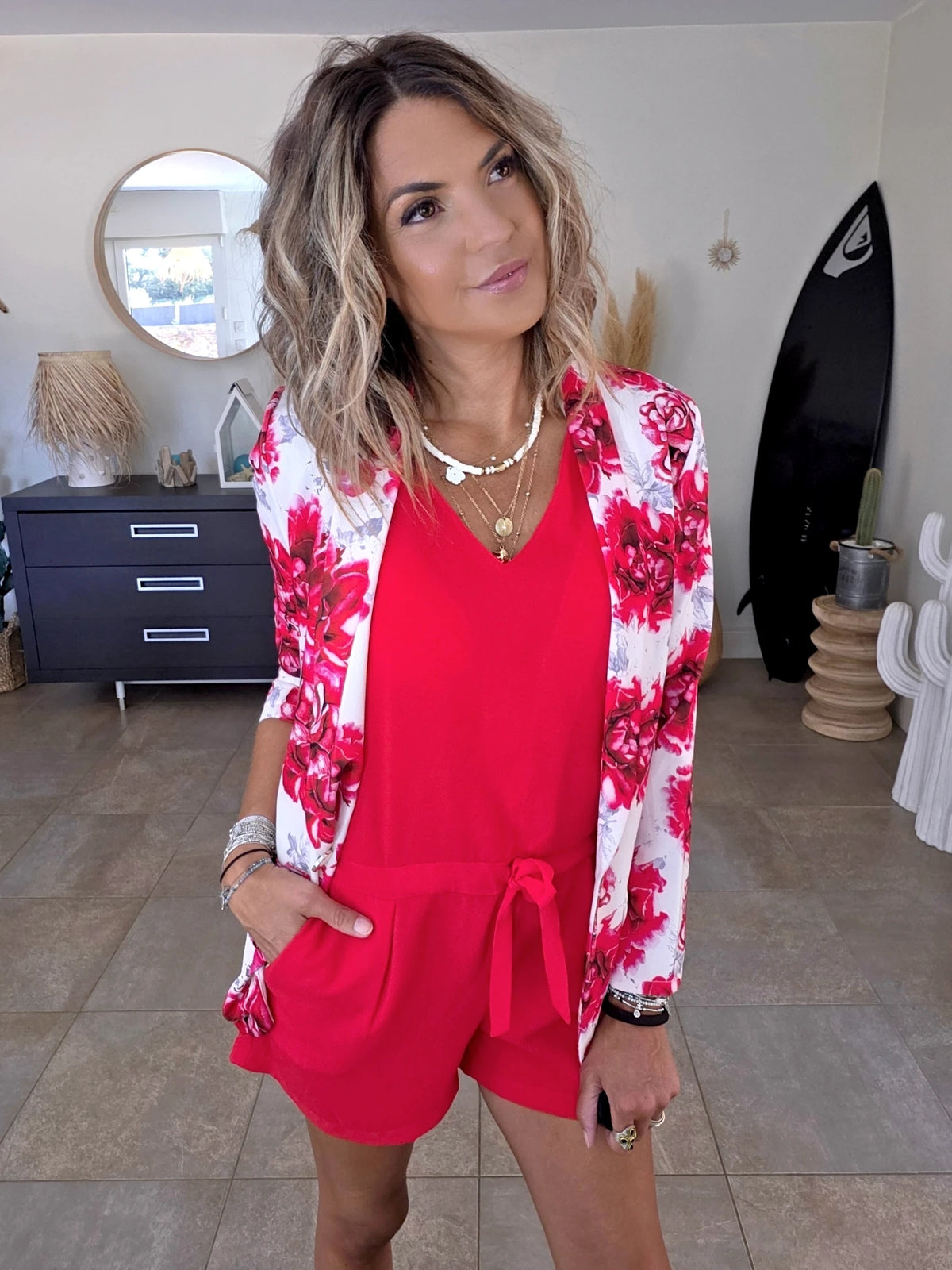 Veste blanche à imprimé flower rouge - 𝐌𝐚𝐫𝐢𝐧𝐚𝟒𝟒𝐟𝐚𝐦𝐢𝐥𝐲