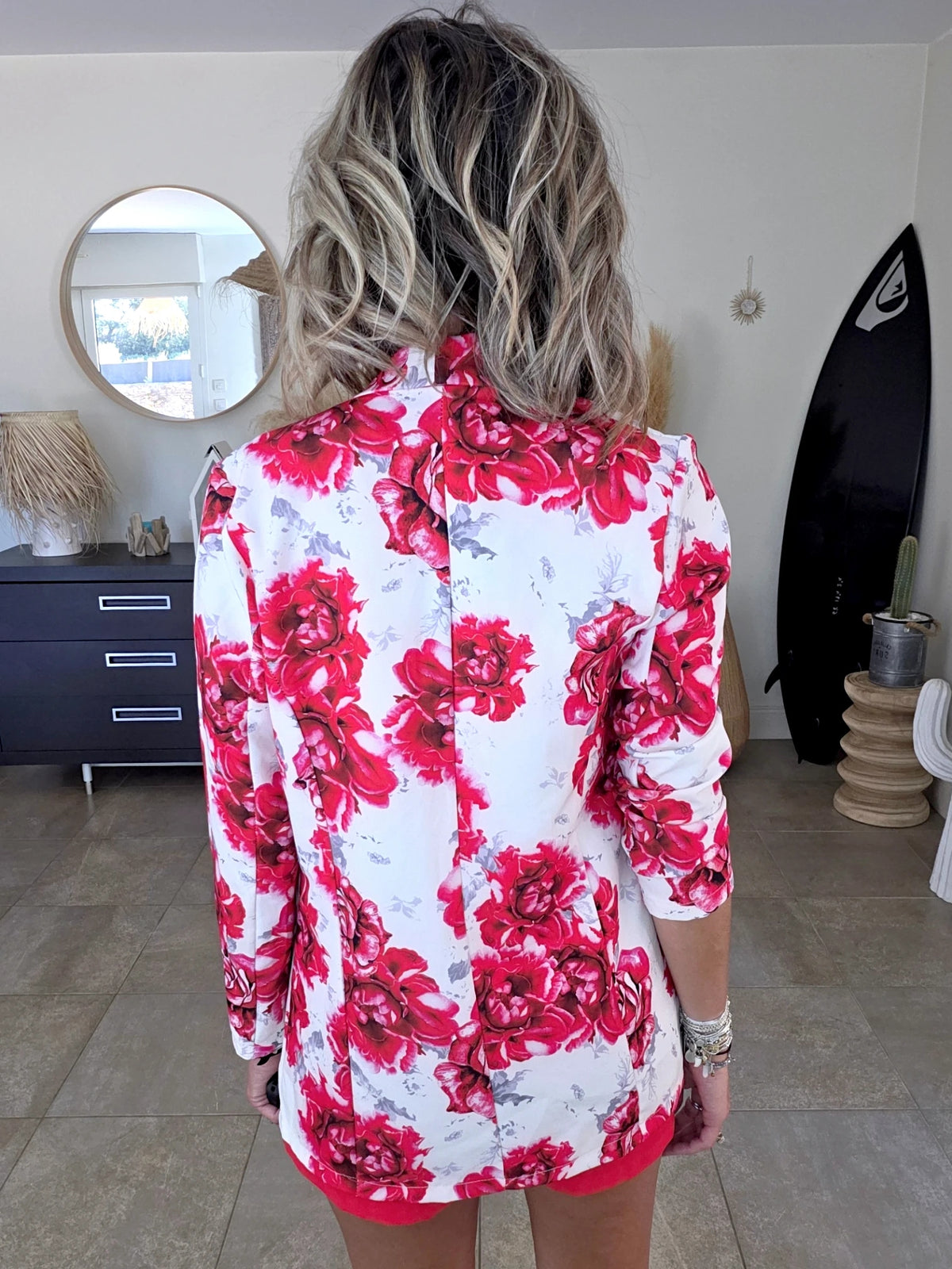 Veste blanche à imprimé flower rouge - 𝐌𝐚𝐫𝐢𝐧𝐚𝟒𝟒𝐟𝐚𝐦𝐢𝐥𝐲